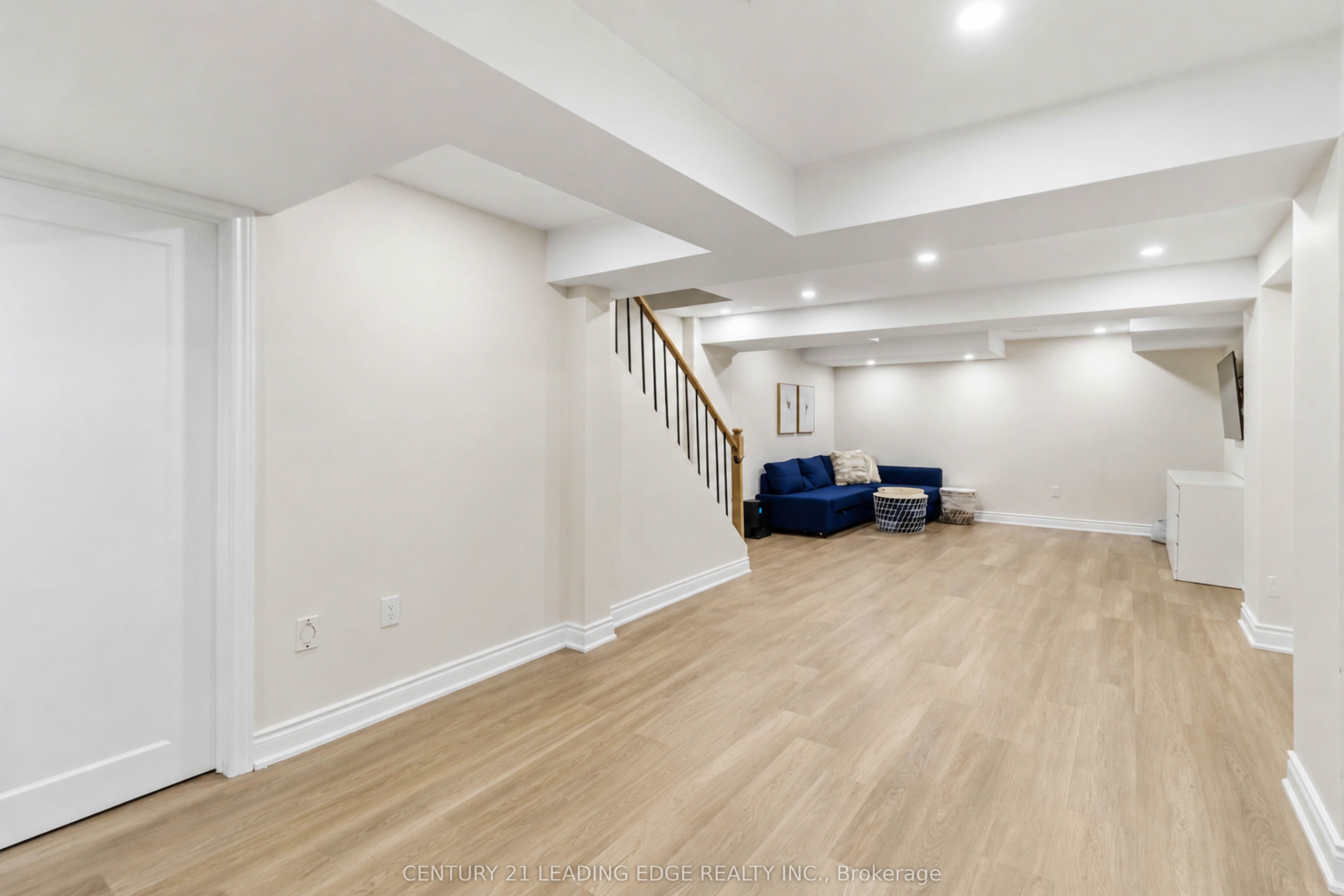 26 Huntspoint Drive Property Photo 31