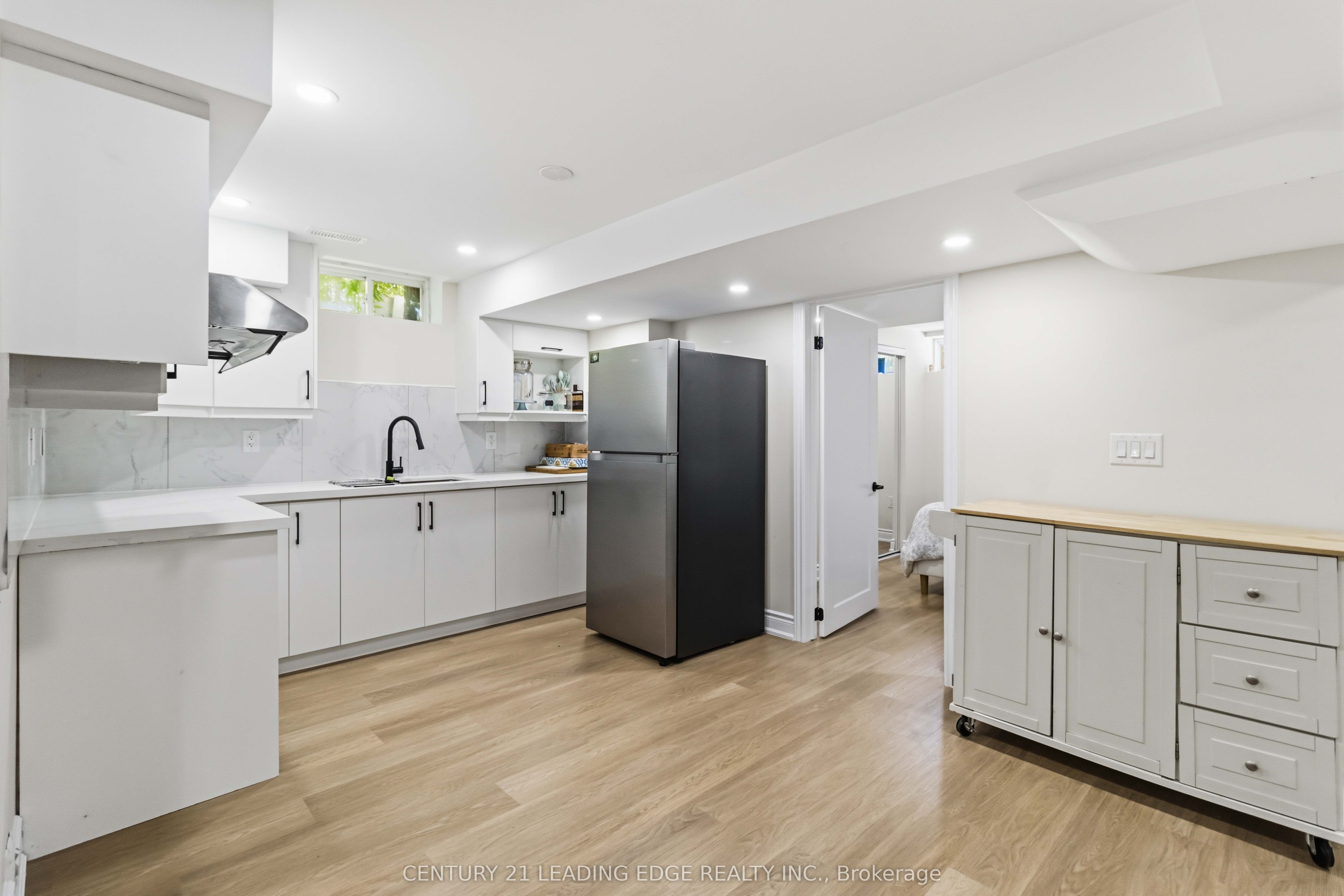 26 Huntspoint Drive Property Photo 33