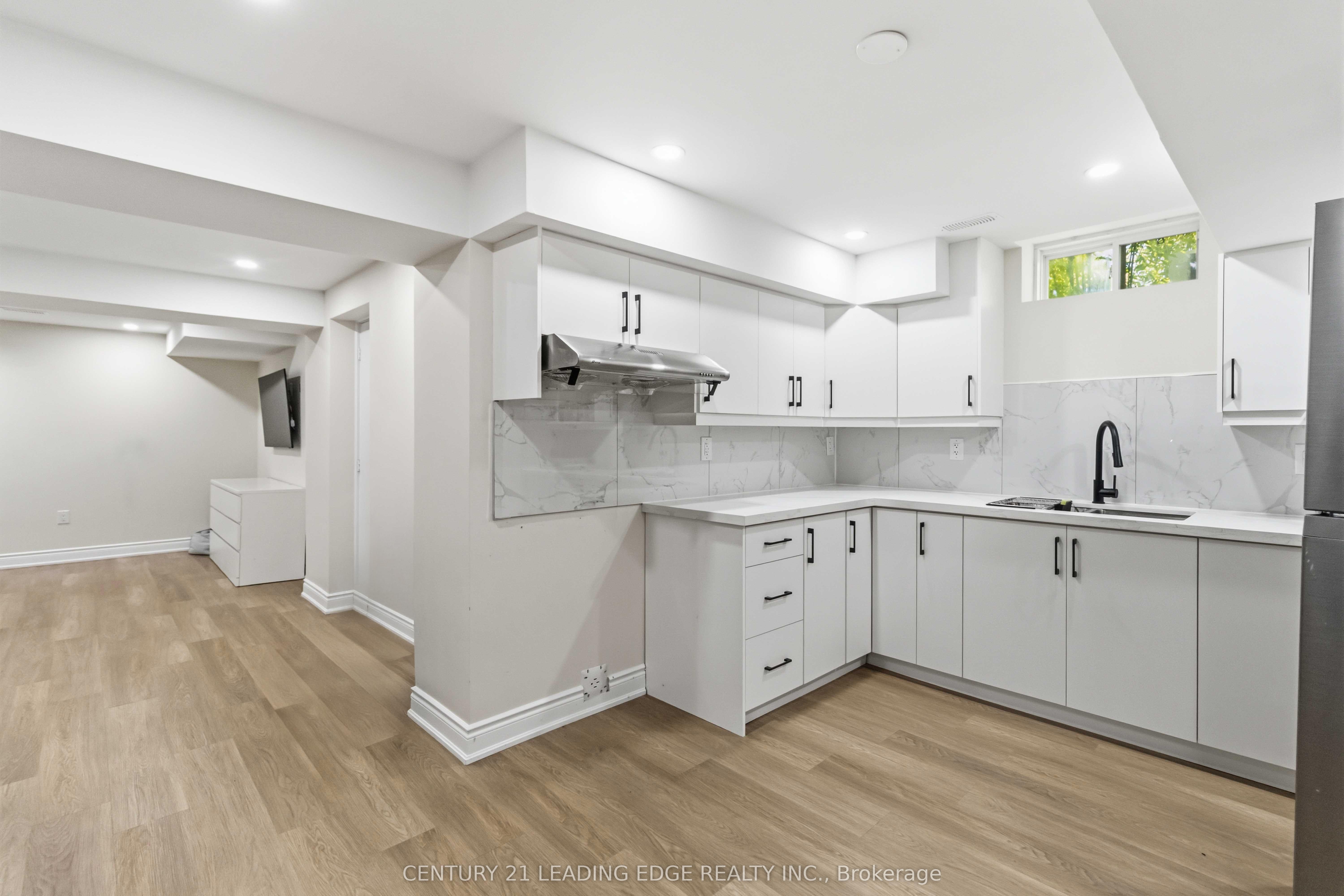 26 Huntspoint Drive Property Photo 34
