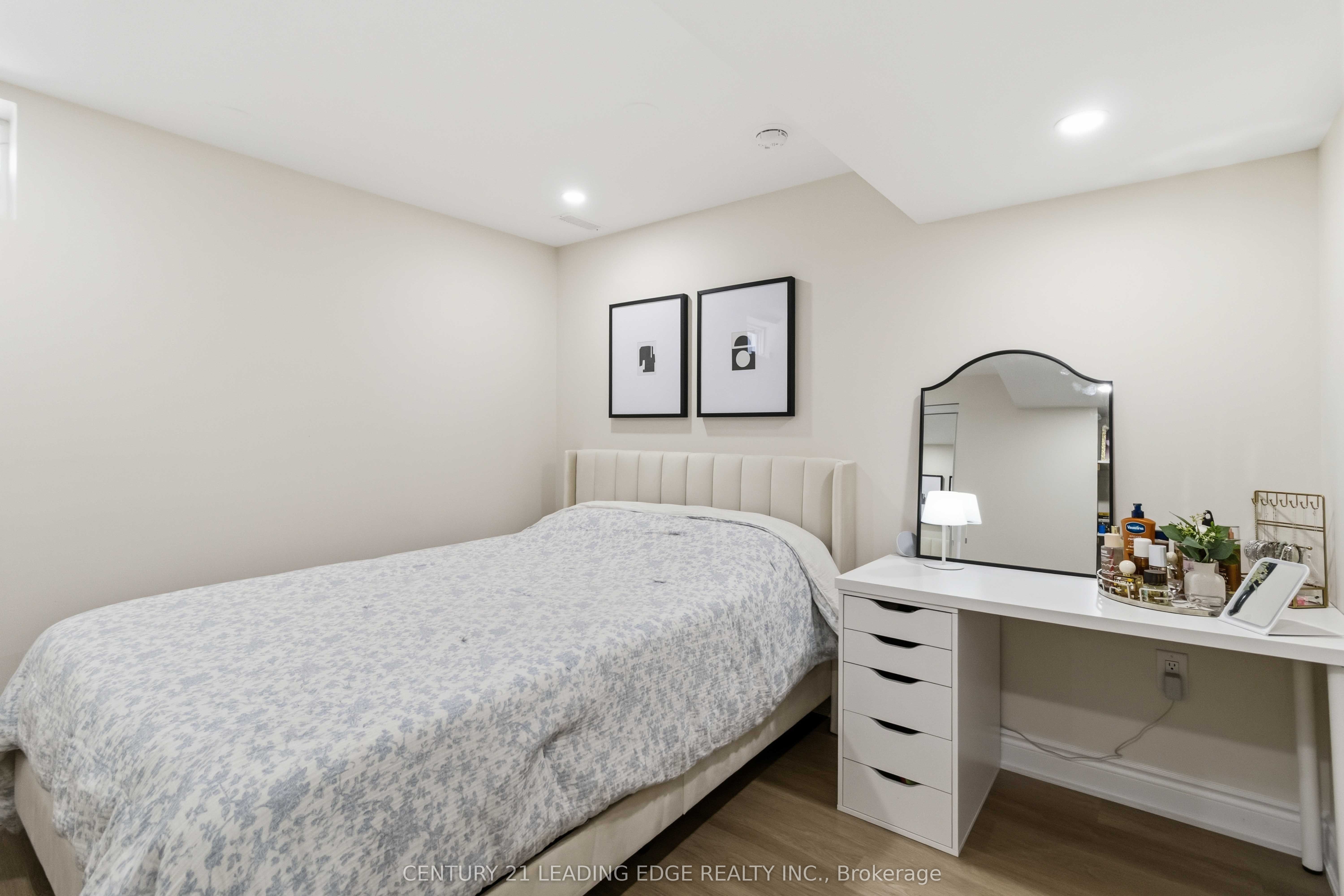 26 Huntspoint Drive Property Photo 36