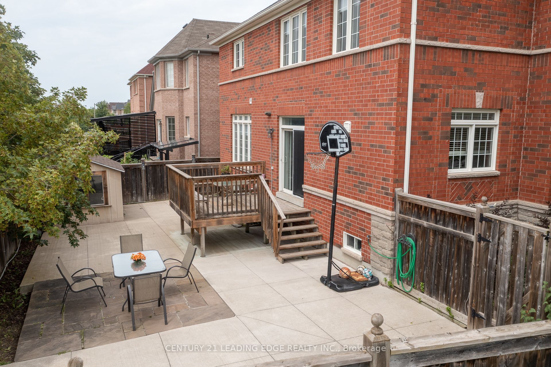 26 Huntspoint Drive Property Photo 41