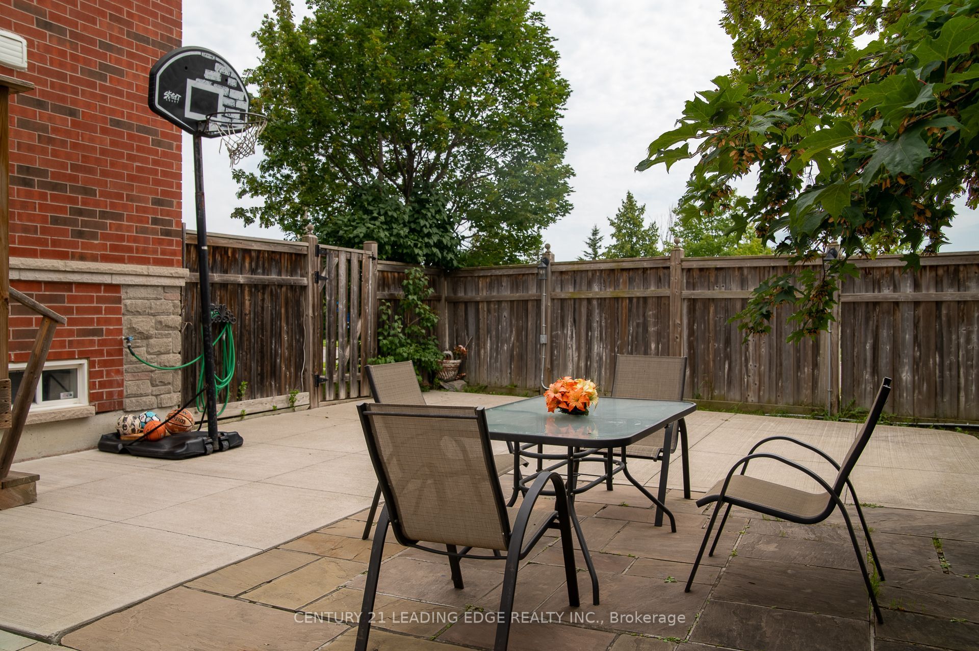 26 Huntspoint Drive Property Photo 42