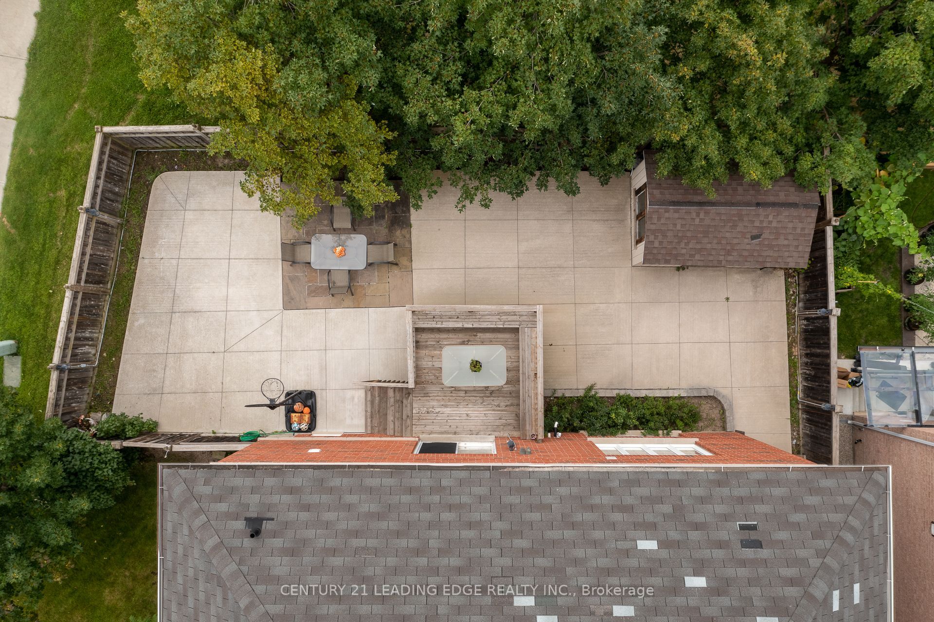 26 Huntspoint Drive Property Photo 43