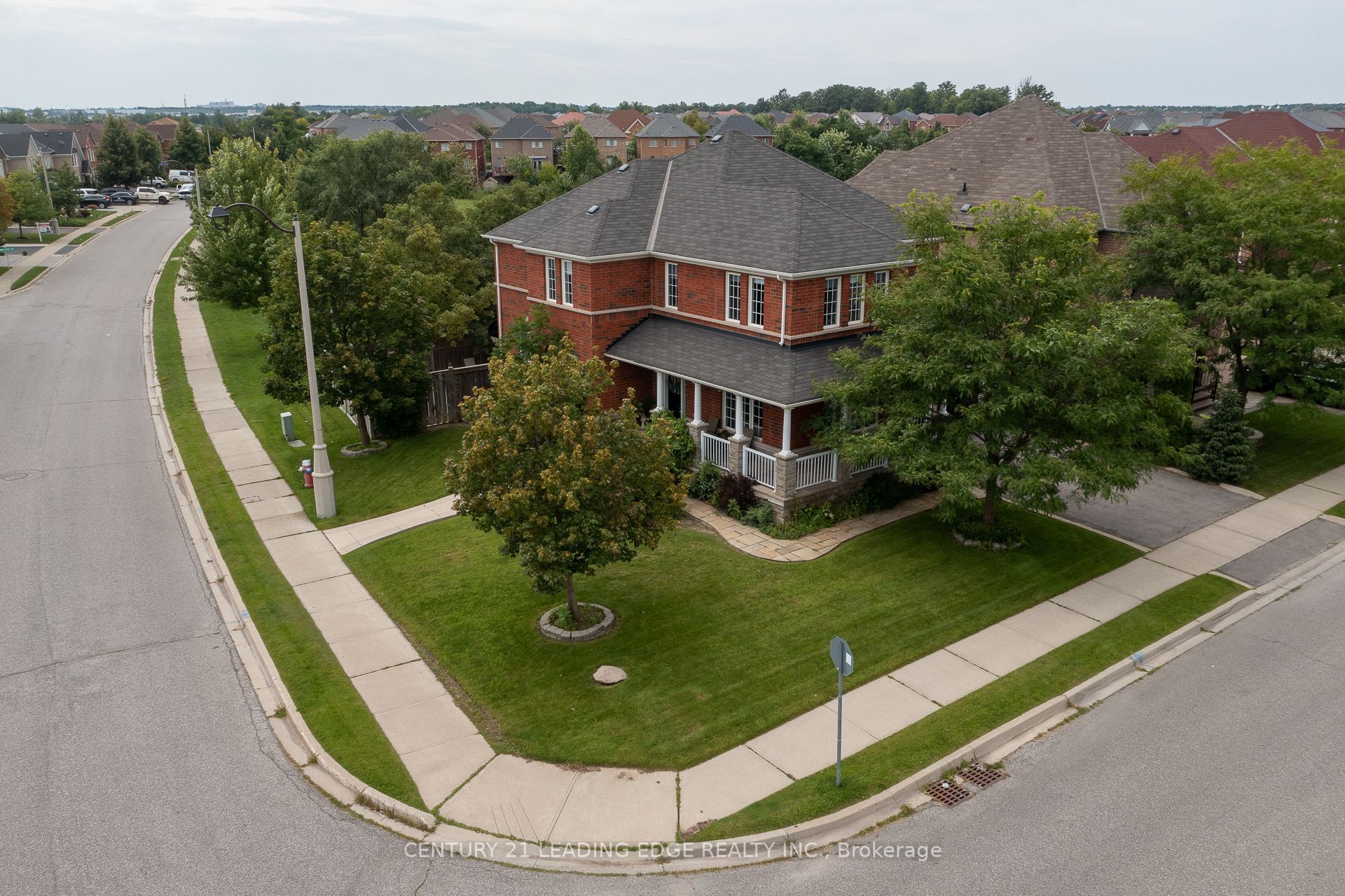 26 Huntspoint Drive Property Photo 45