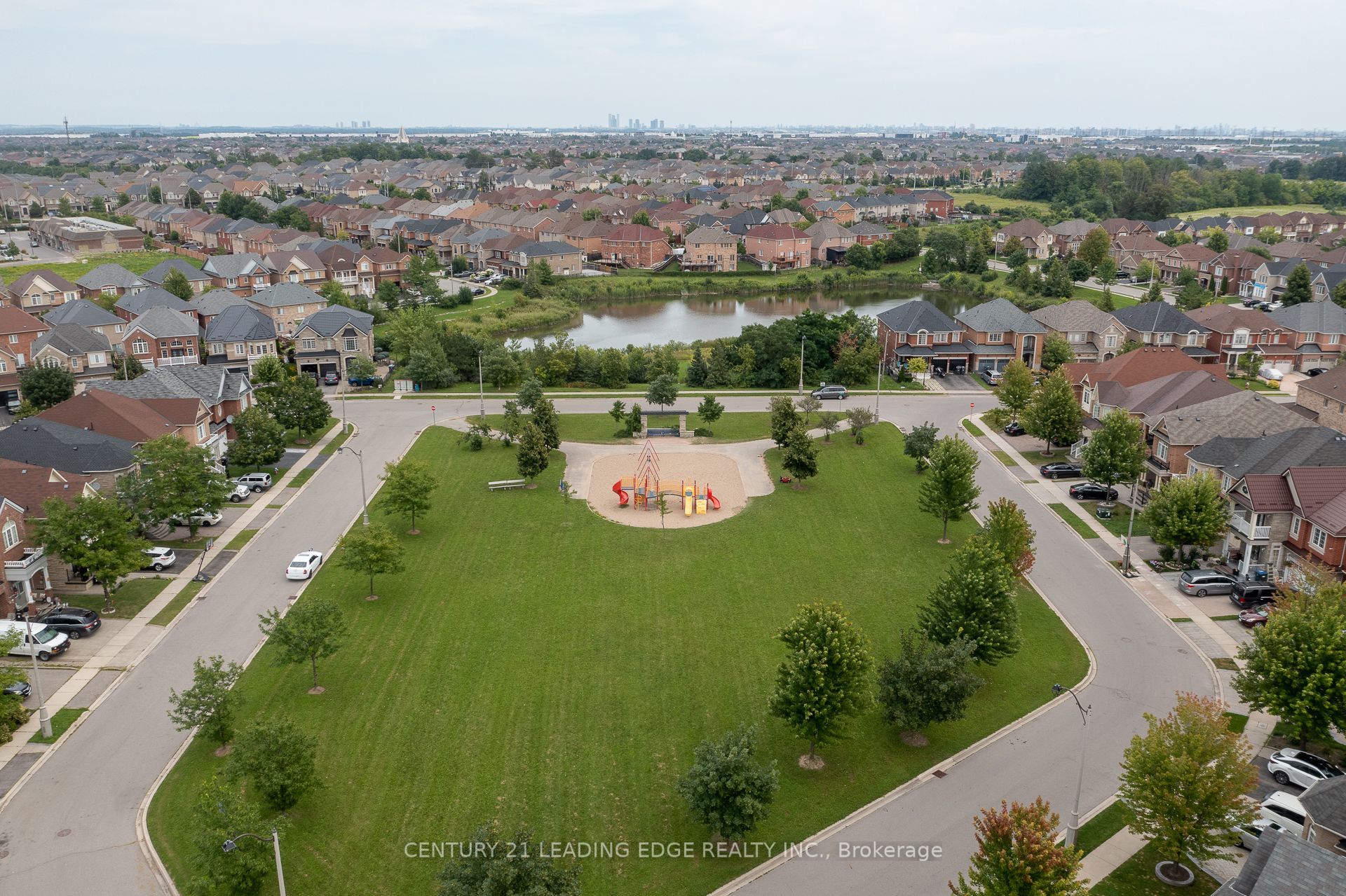 26 Huntspoint Drive Property Photo 46