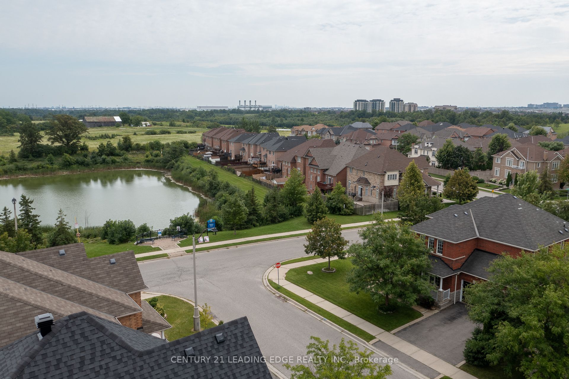 26 Huntspoint Drive Property Photo 47