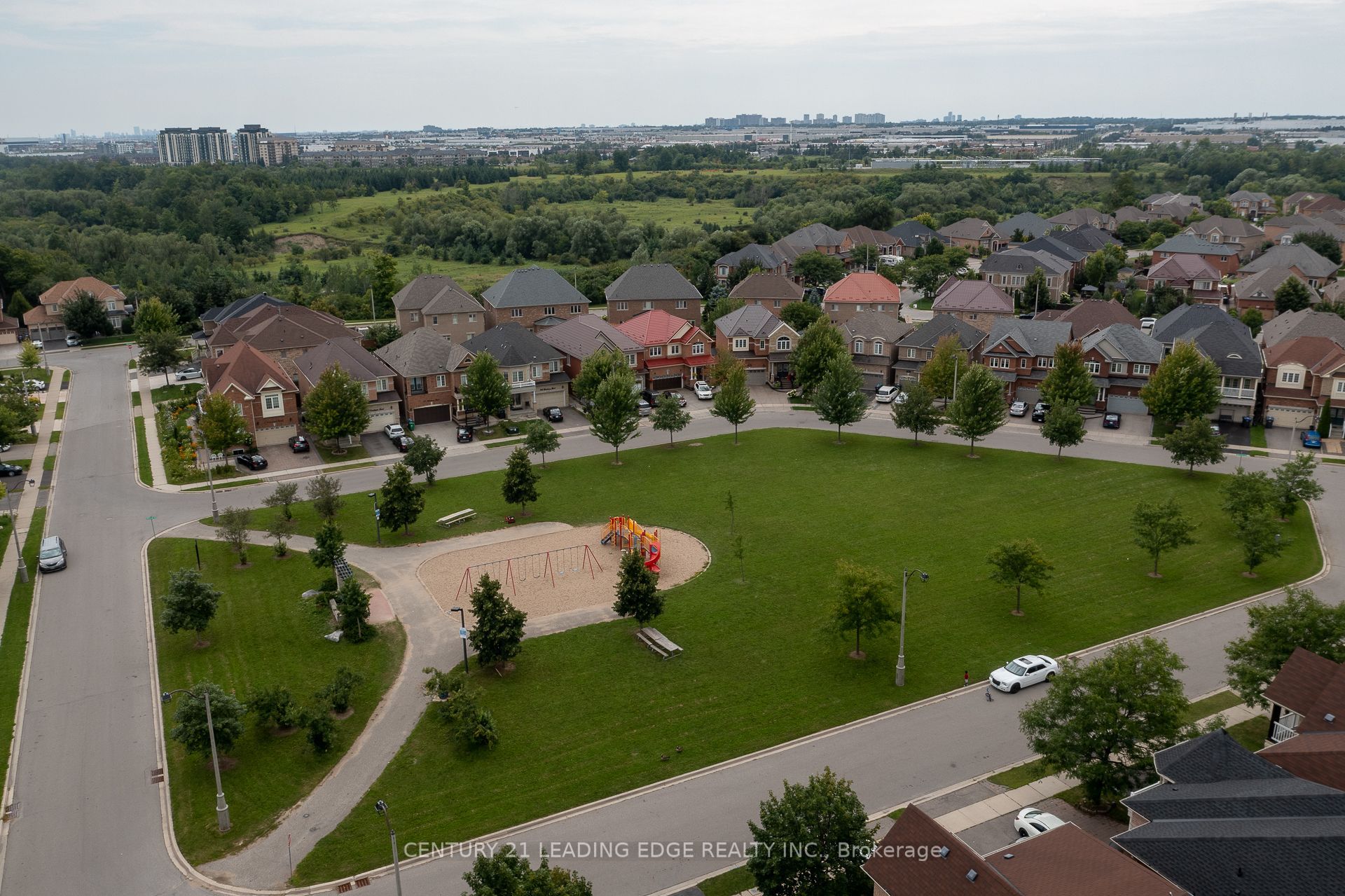 26 Huntspoint Drive Property Photo 48