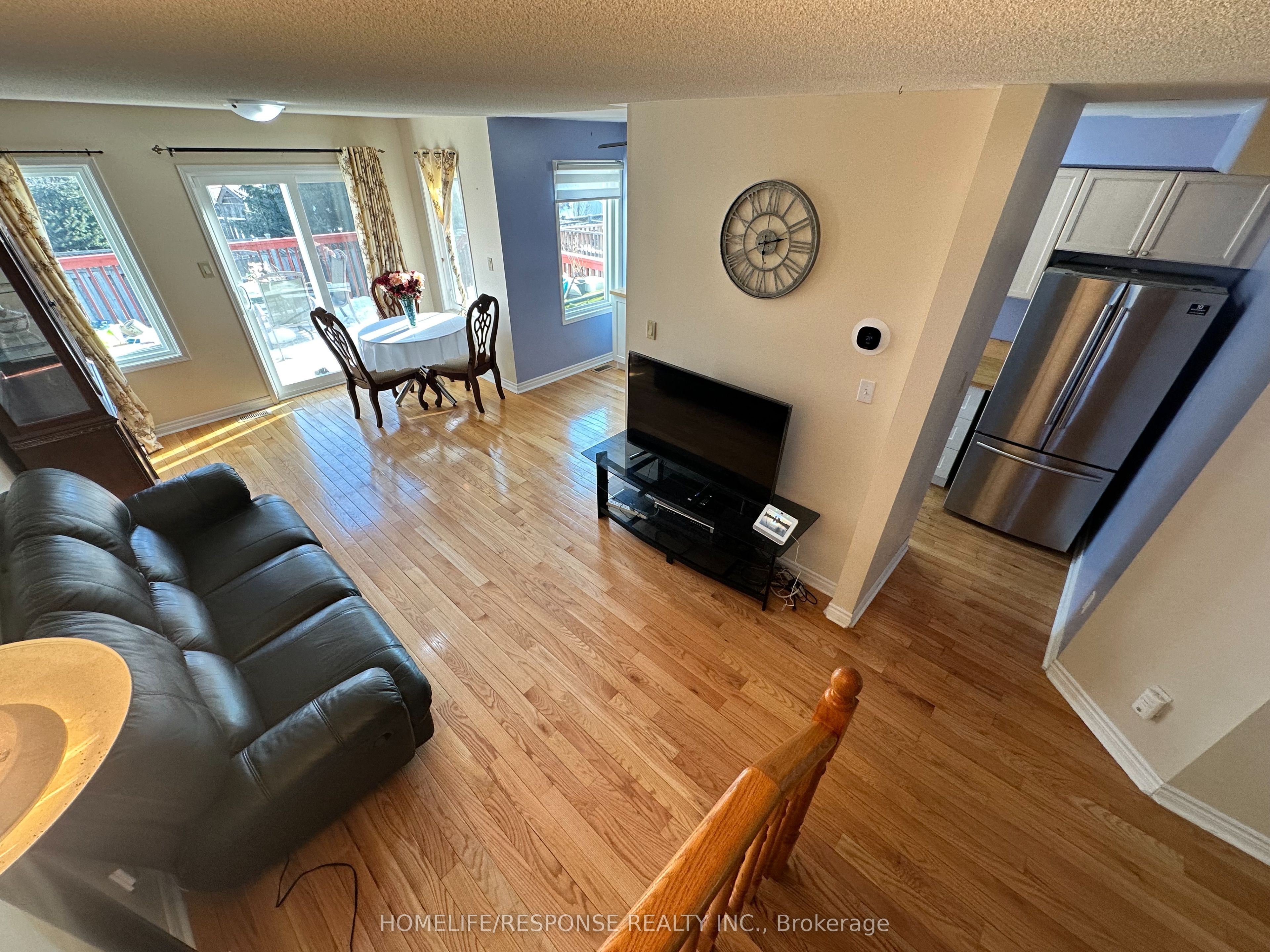 89 Ravenscliffe Court Property Photo 3