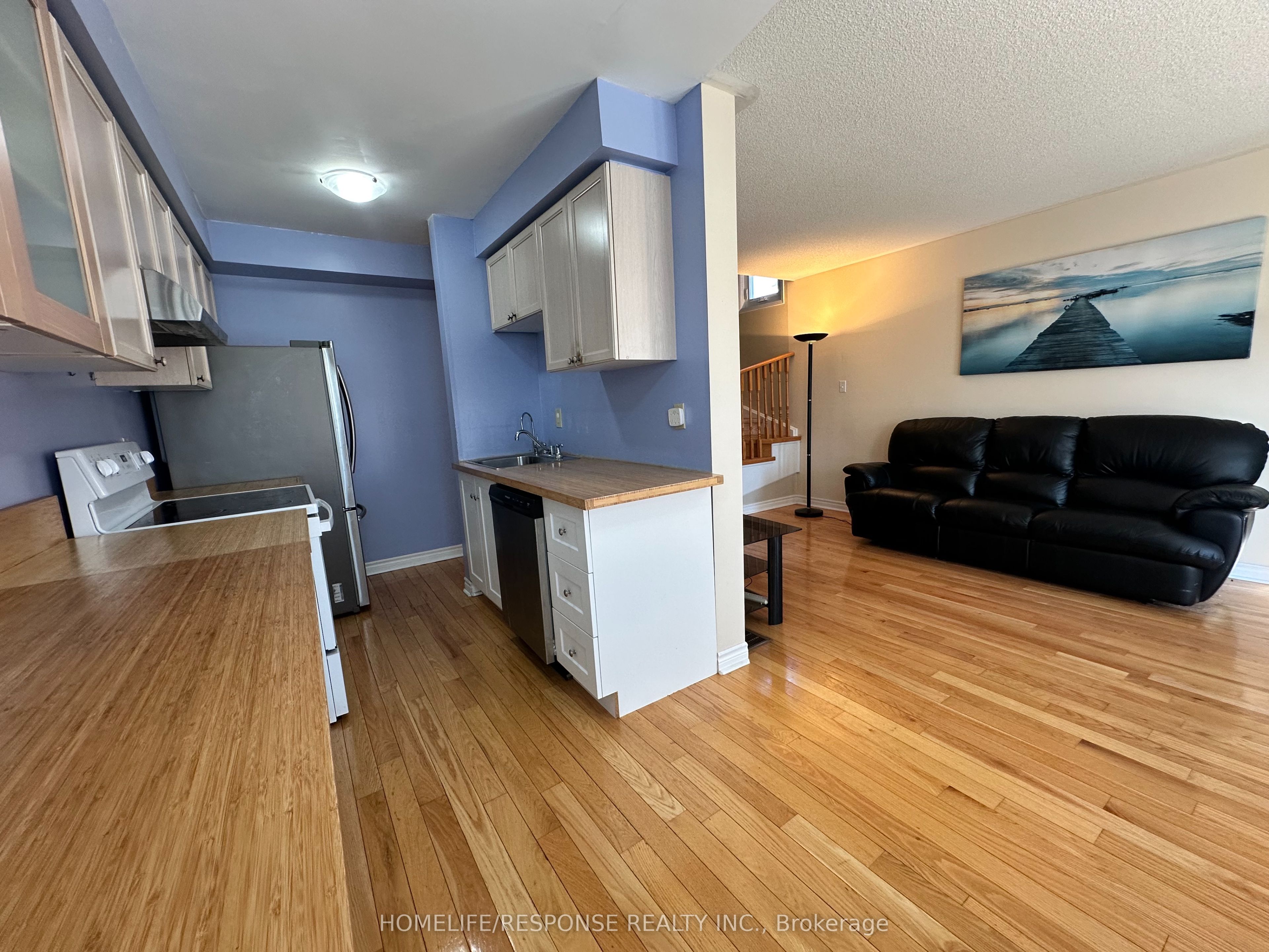89 Ravenscliffe Court Property Photo 4