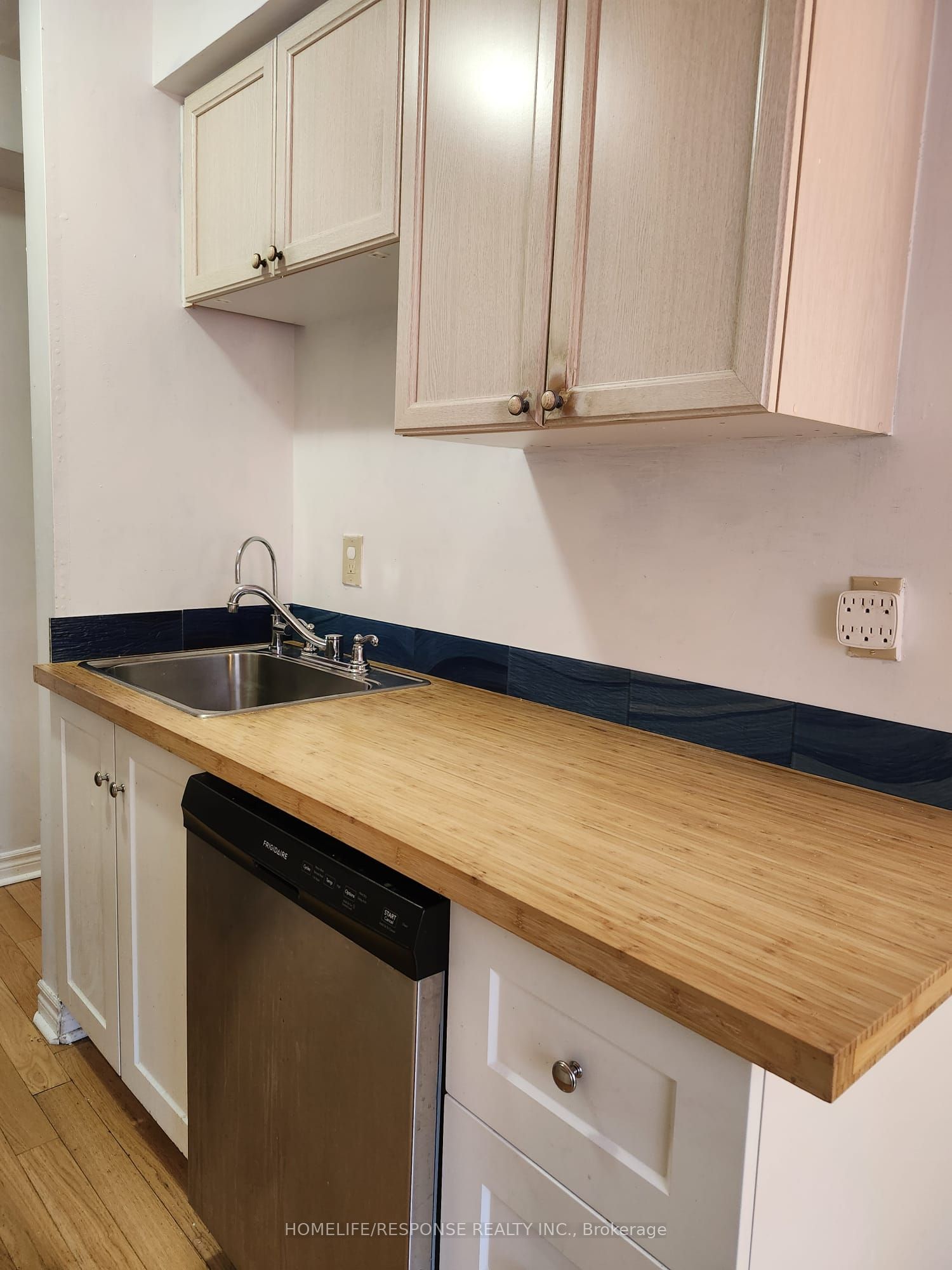 89 Ravenscliffe Court Property Photo 7