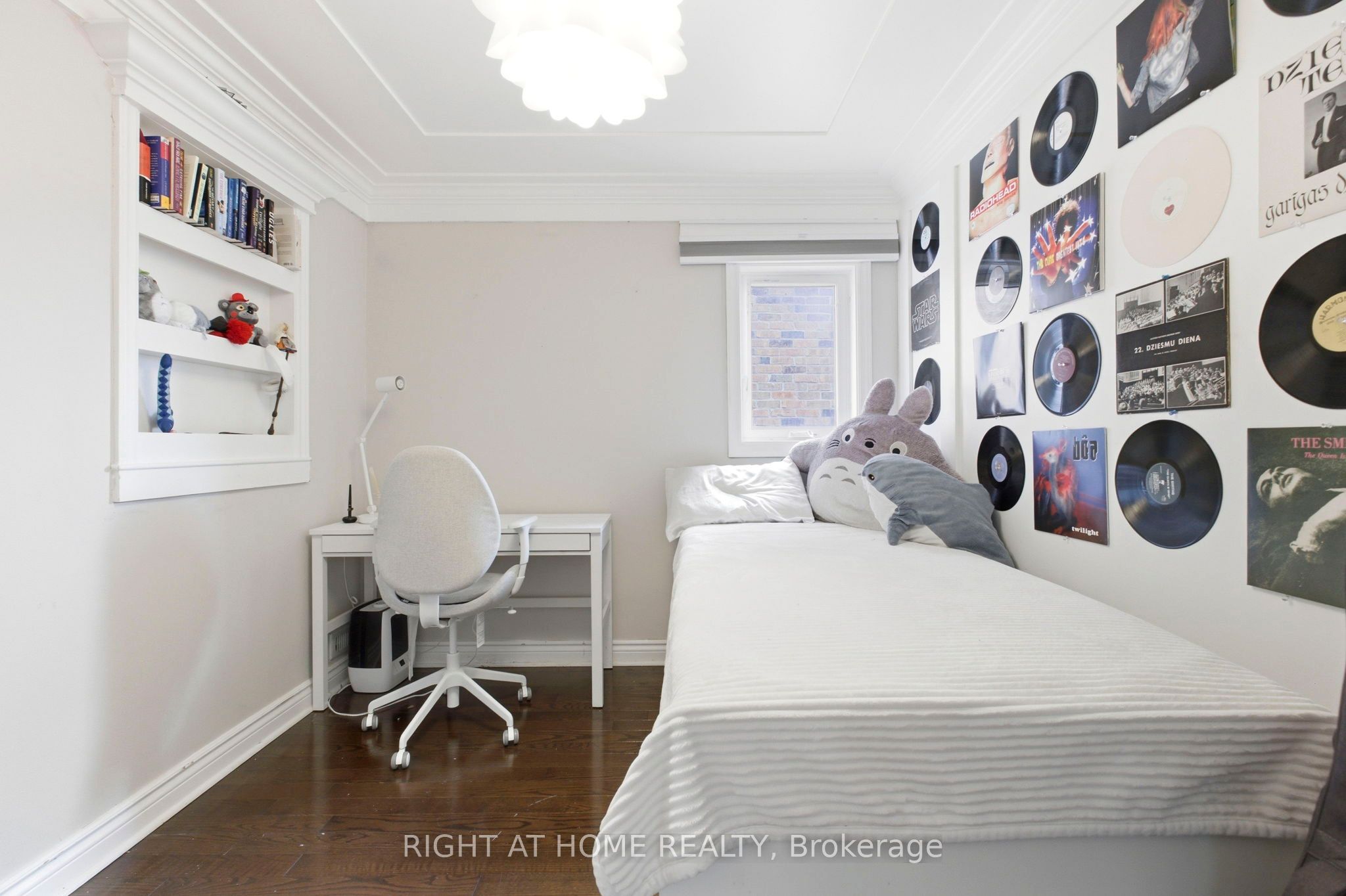 10 Learmont Avenue Property Photo 25