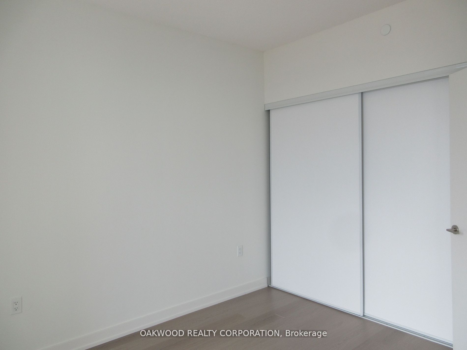 859 The Queensway 512 Property Photo 8