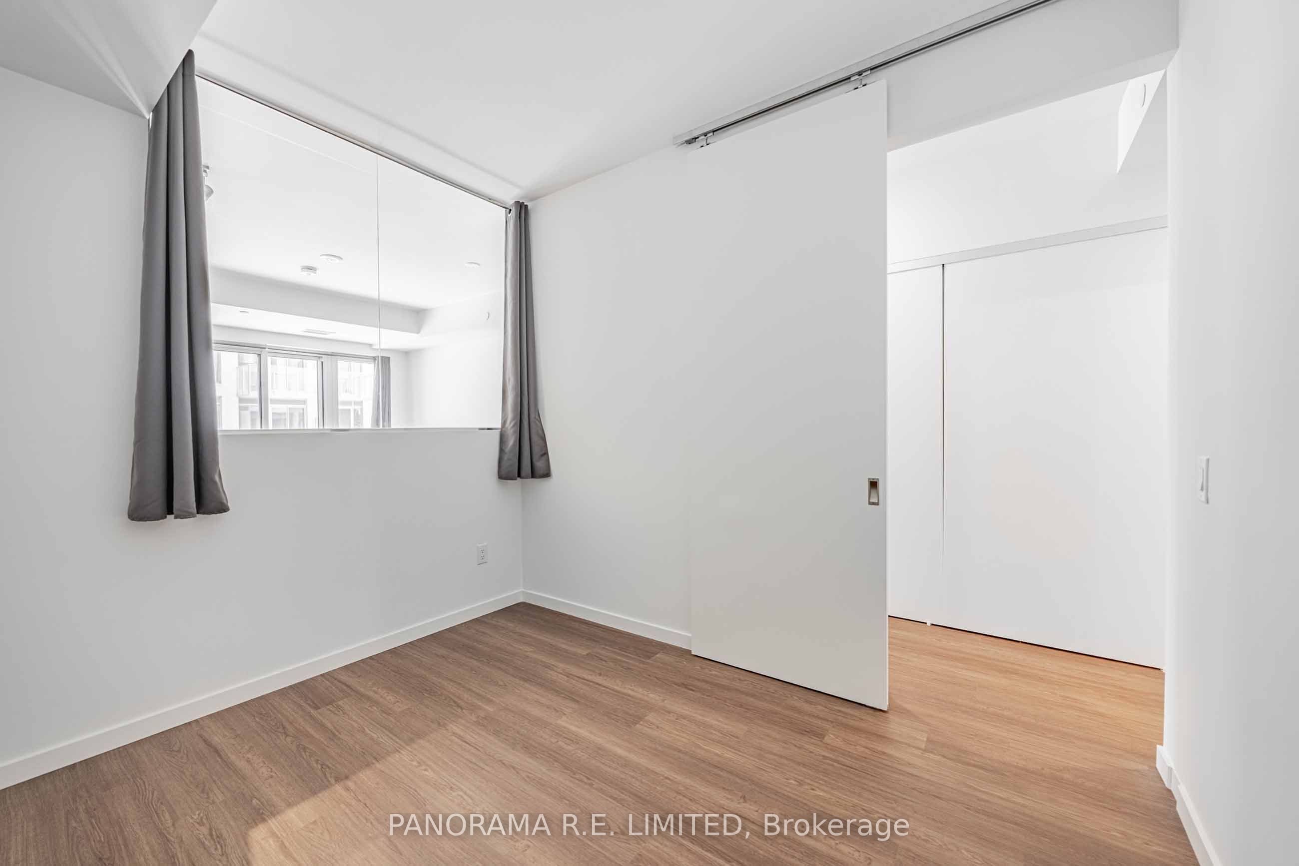 689 The Queensway 305 Property Photo 10