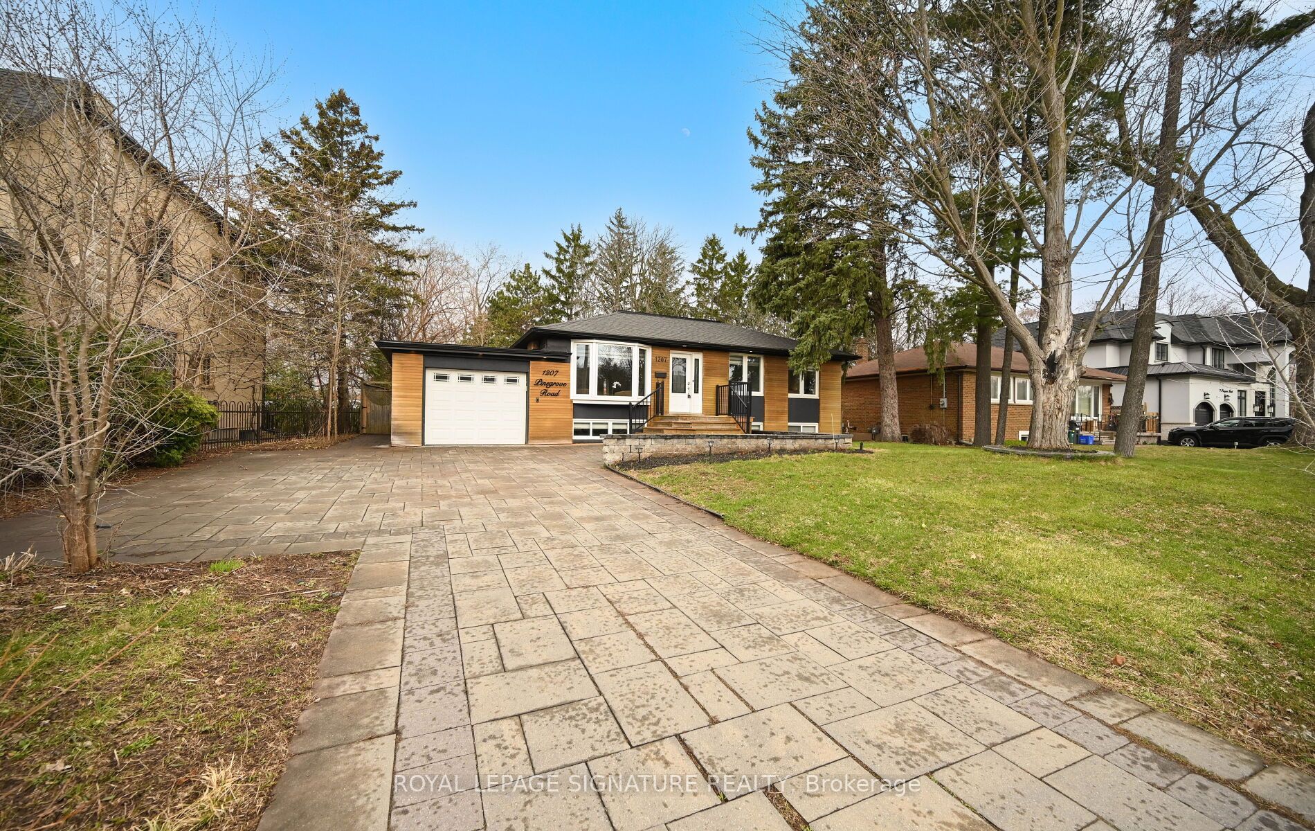 1207 Pinegrove Road Property Photo 2