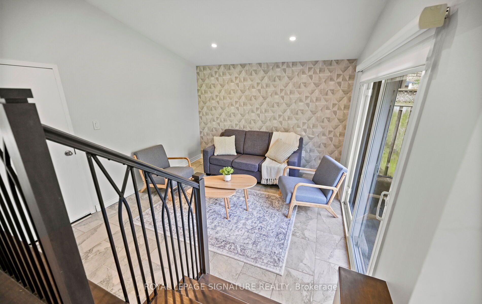1207 Pinegrove Road Property Photo 9