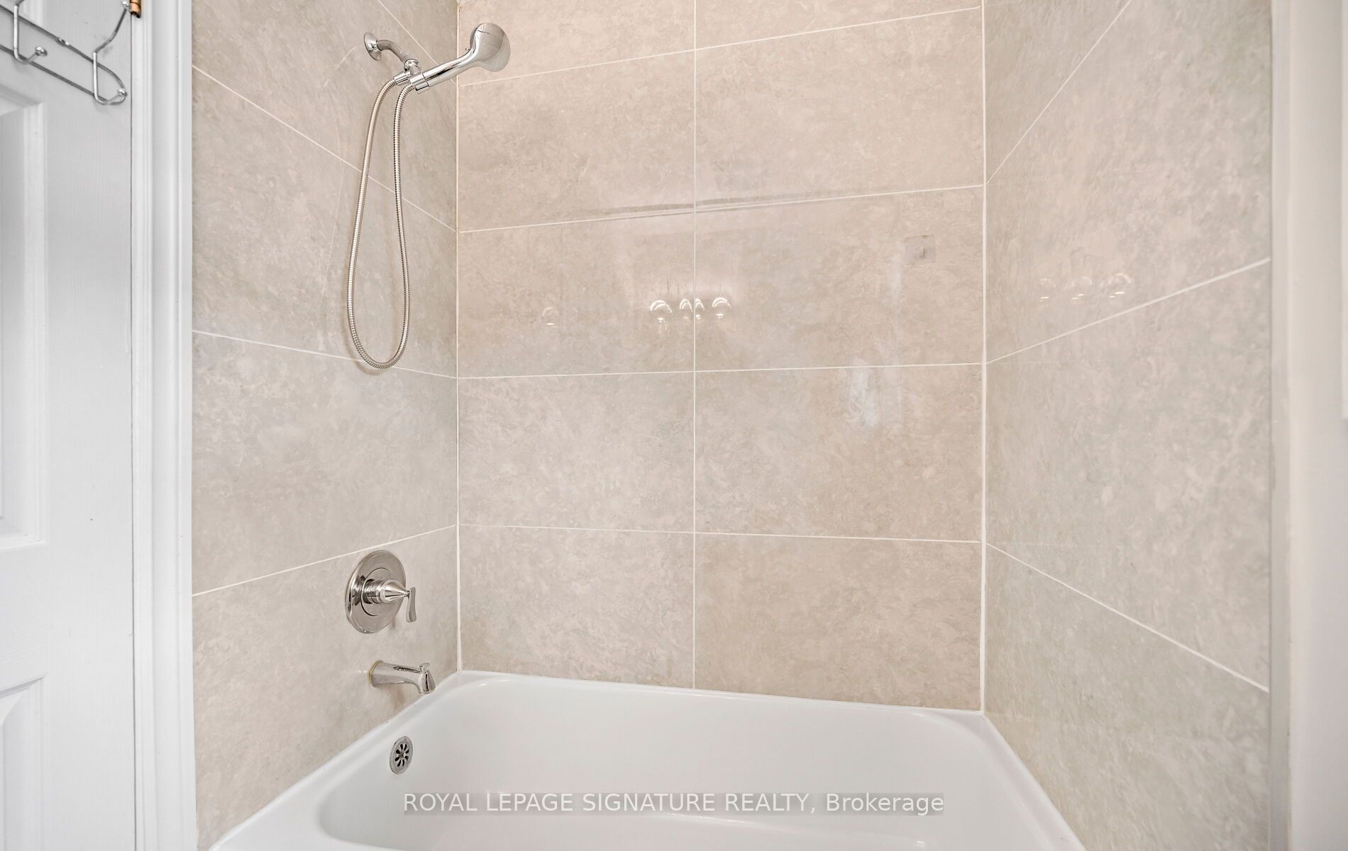 1207 Pinegrove Road Property Photo 15