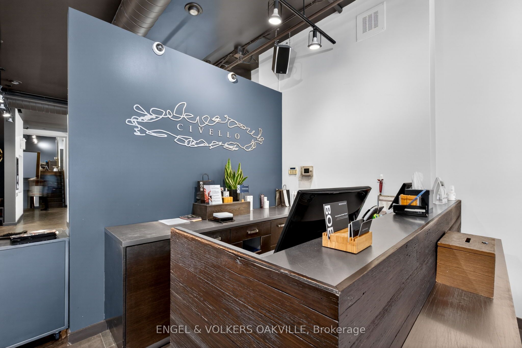145 Lakeshore Road E Property Photo 7