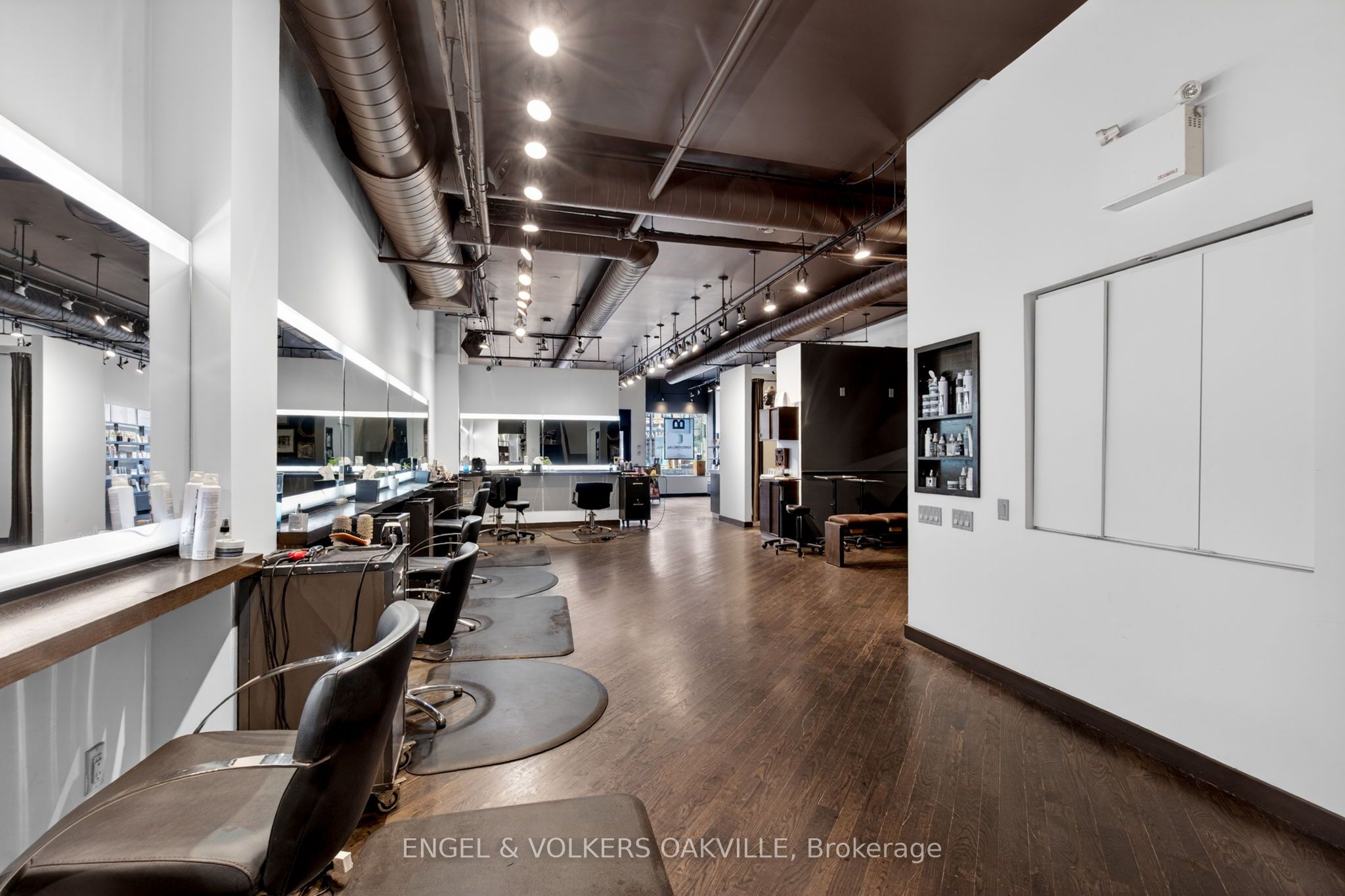 145 Lakeshore Road E Property Photo 18