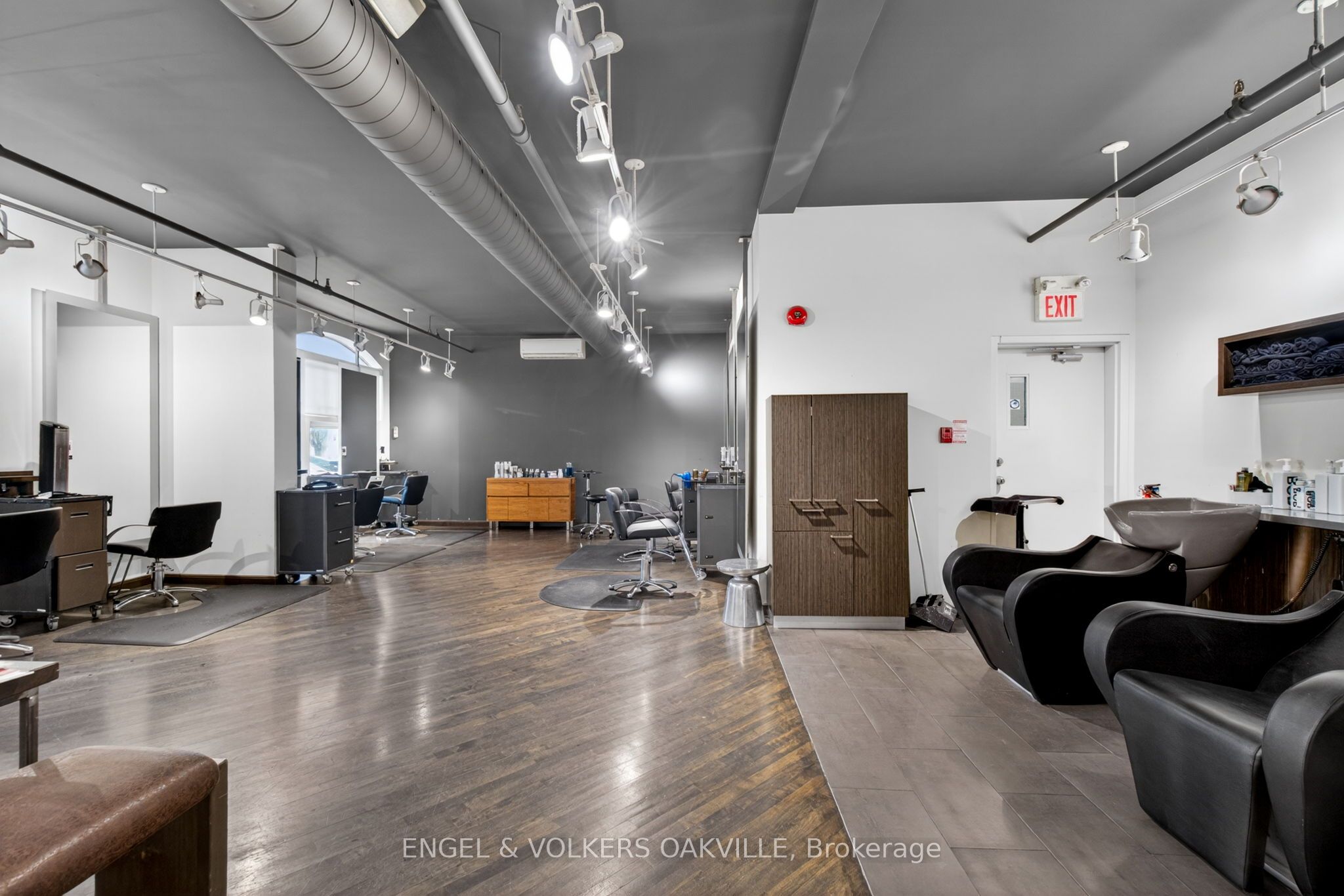 145 Lakeshore Road E Property Photo 20