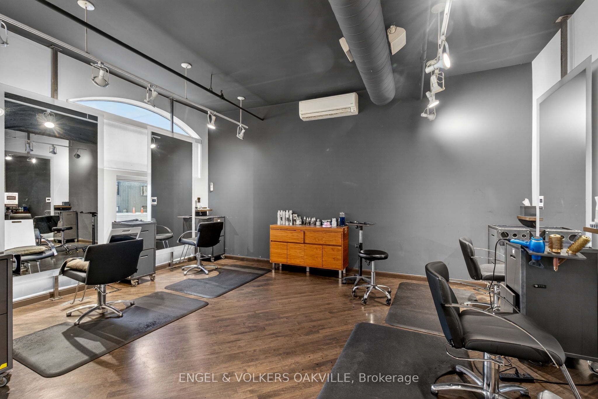 145 Lakeshore Road E Property Photo 24