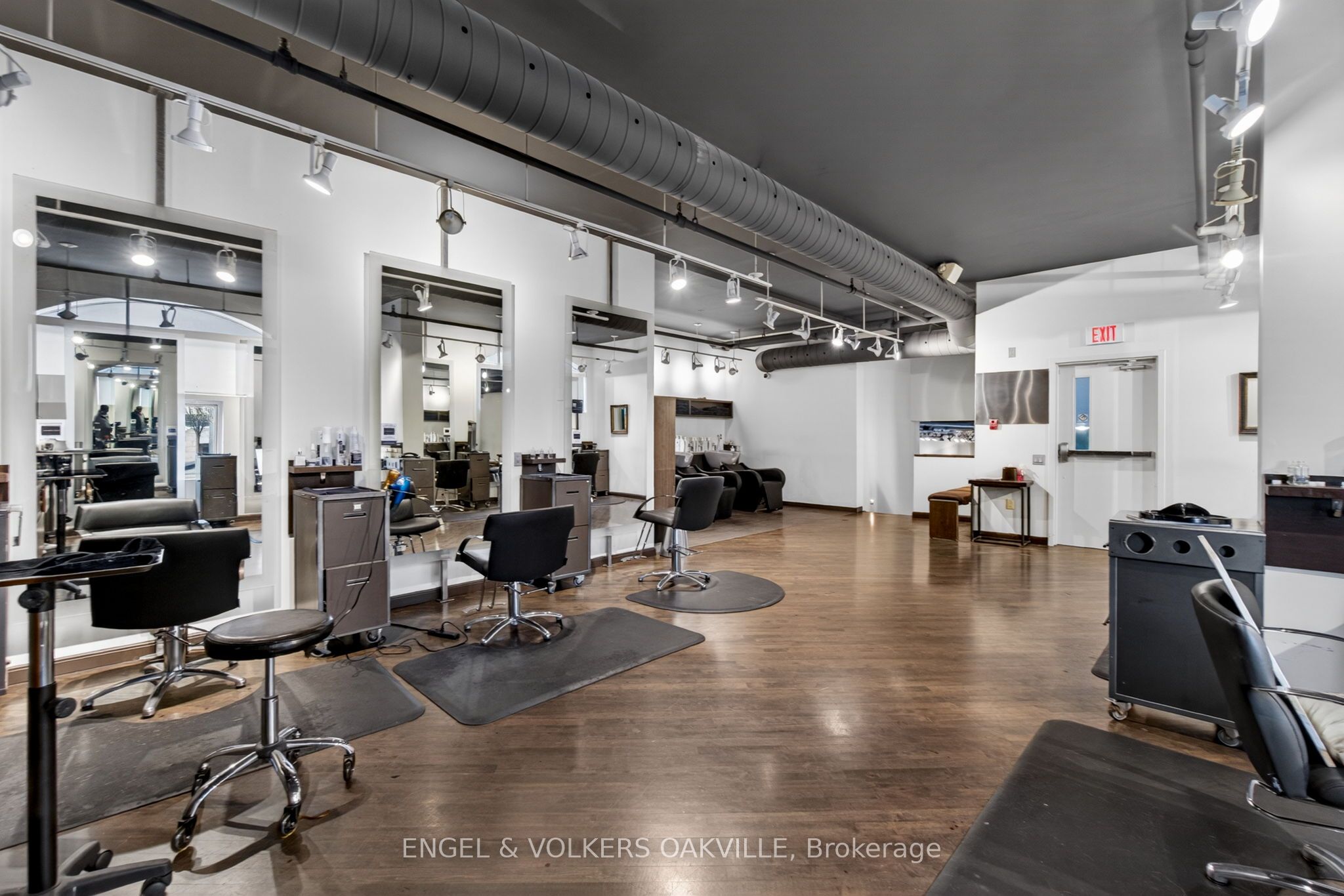 145 Lakeshore Road E Property Photo 25