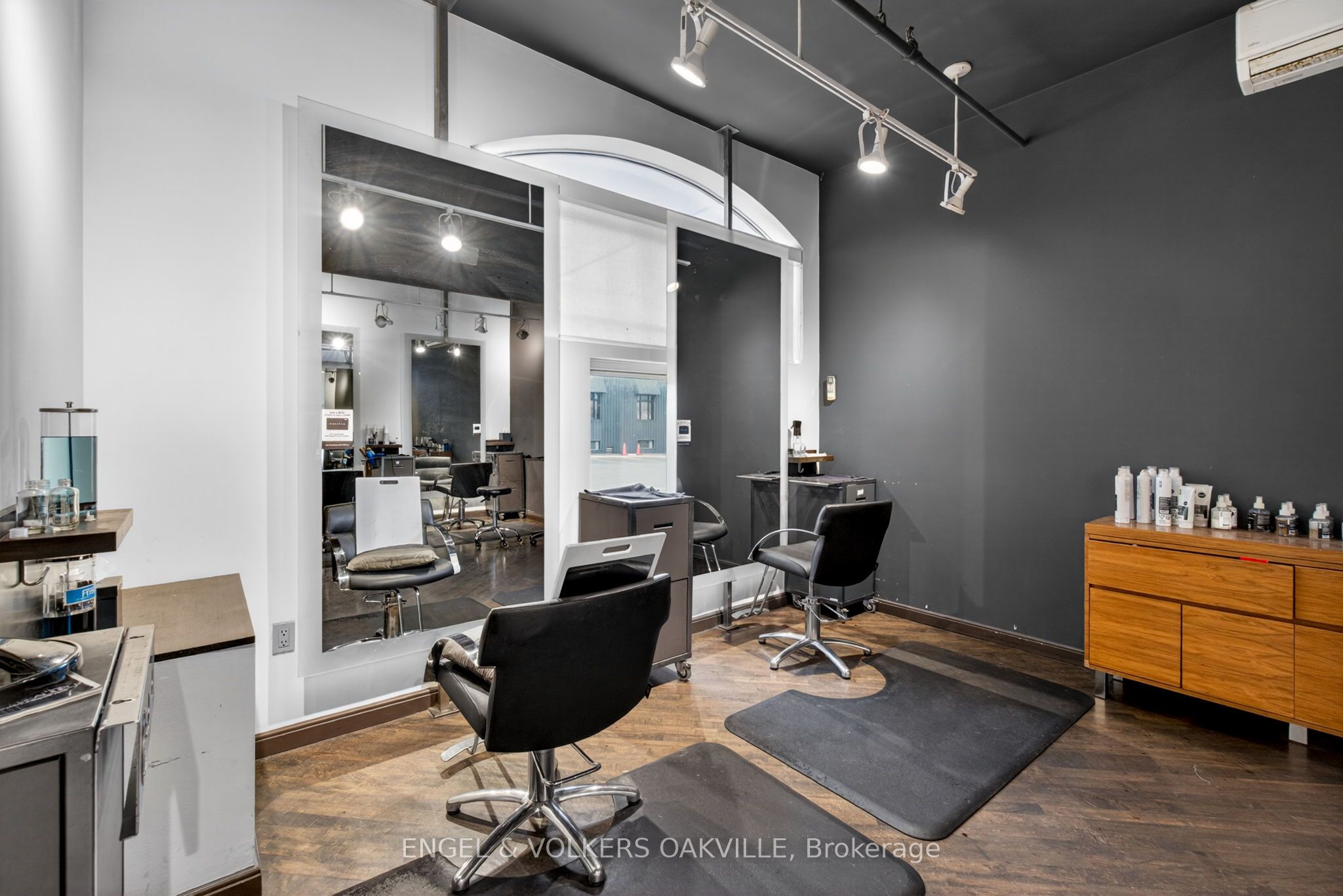 145 Lakeshore Road E Property Photo 26