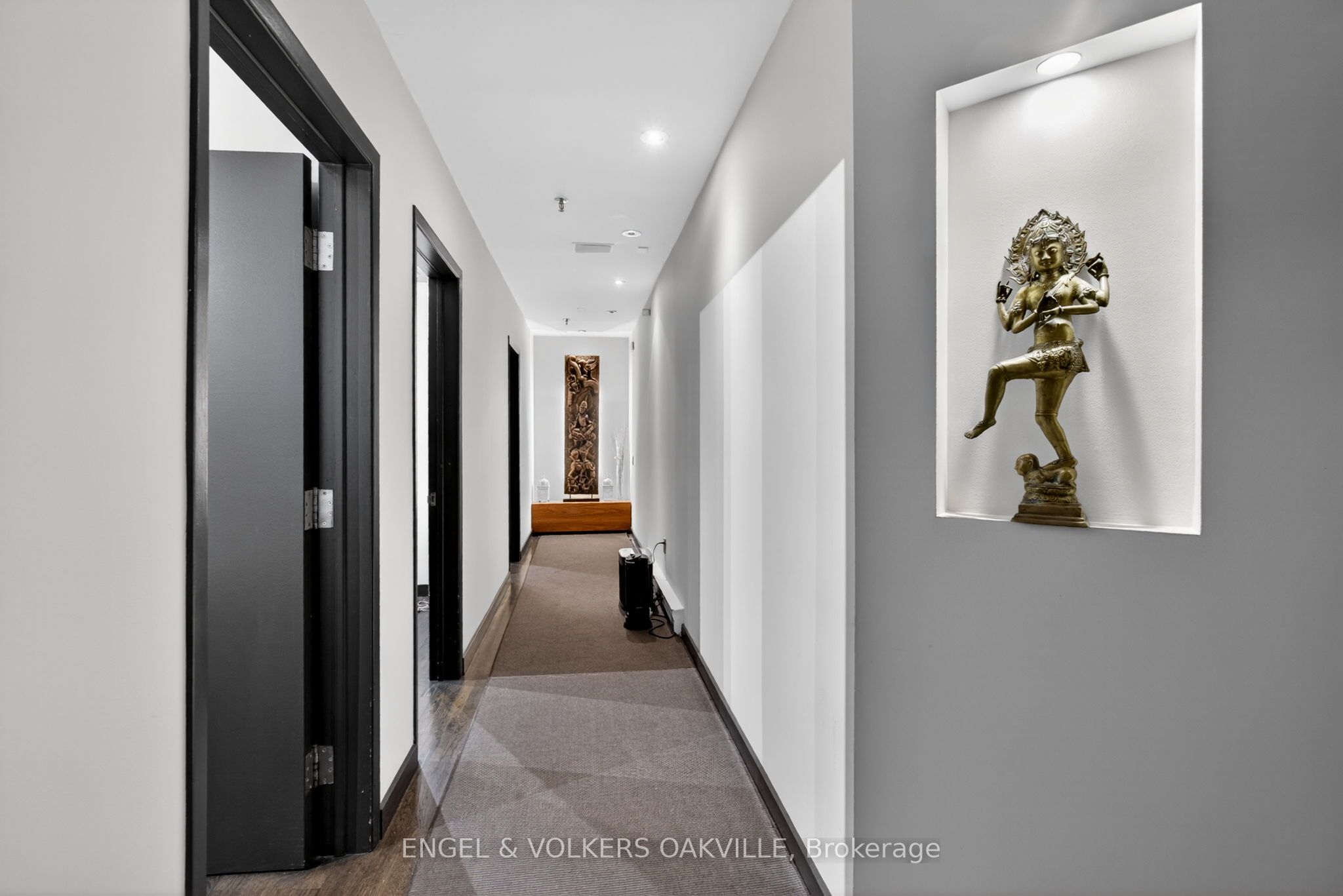145 Lakeshore Road E Property Photo 27