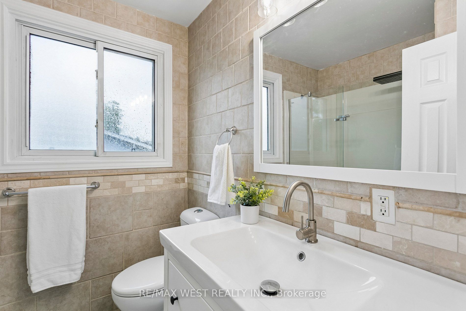 563 Joyce Boulevard Property Photo 38