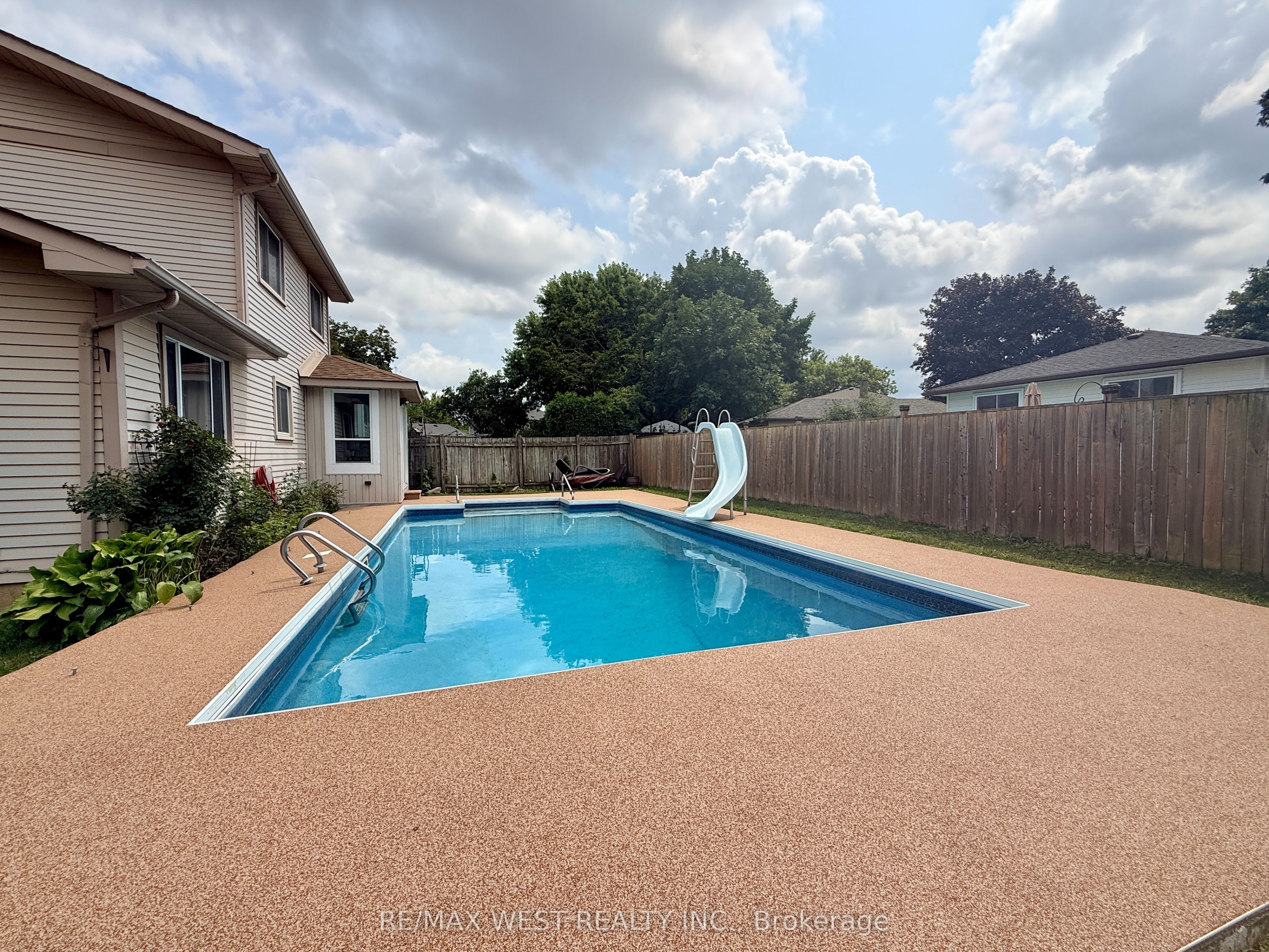 563 Joyce Boulevard Property Photo 49