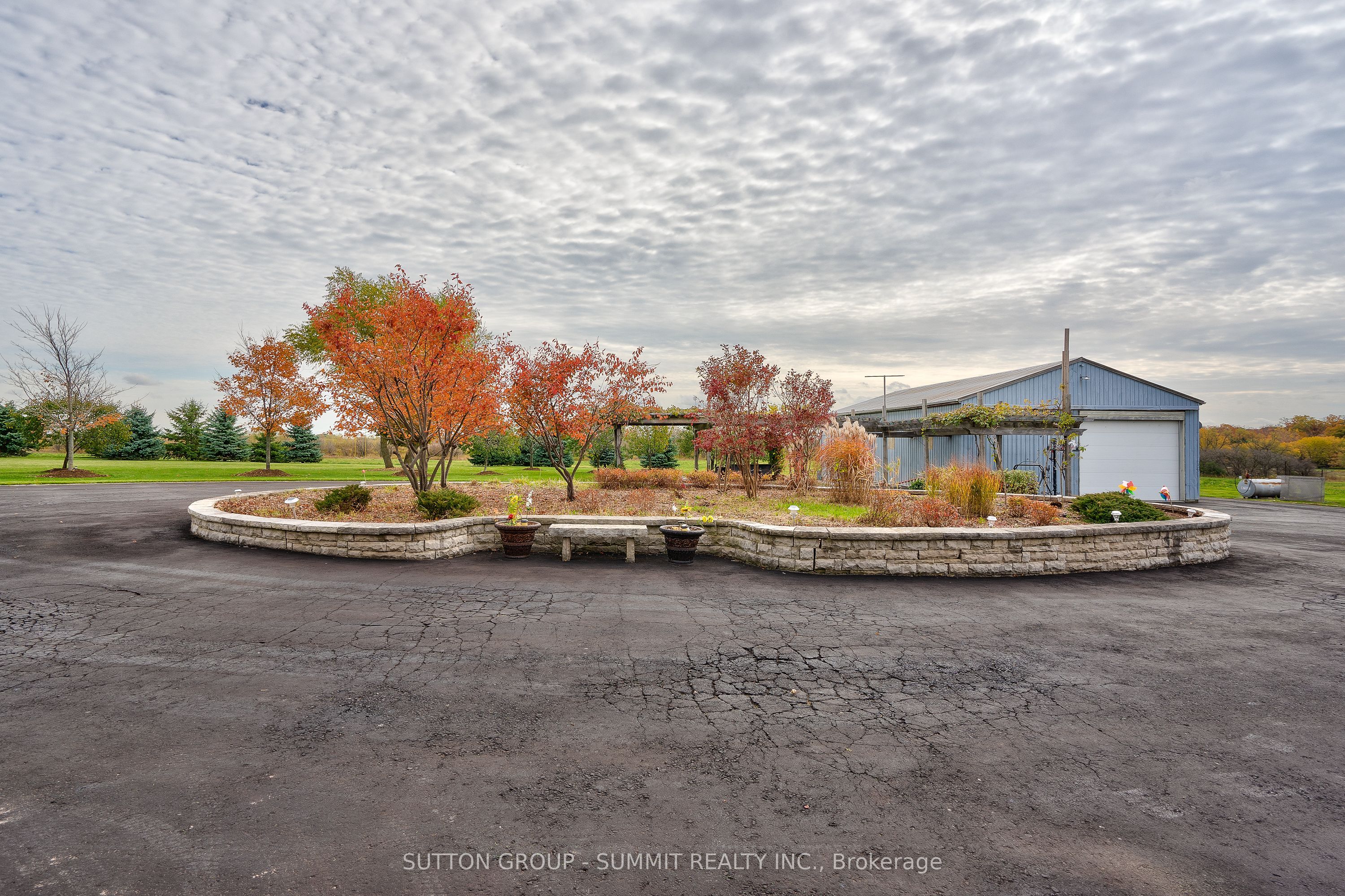 5431 Appleby Line Property Photo 28