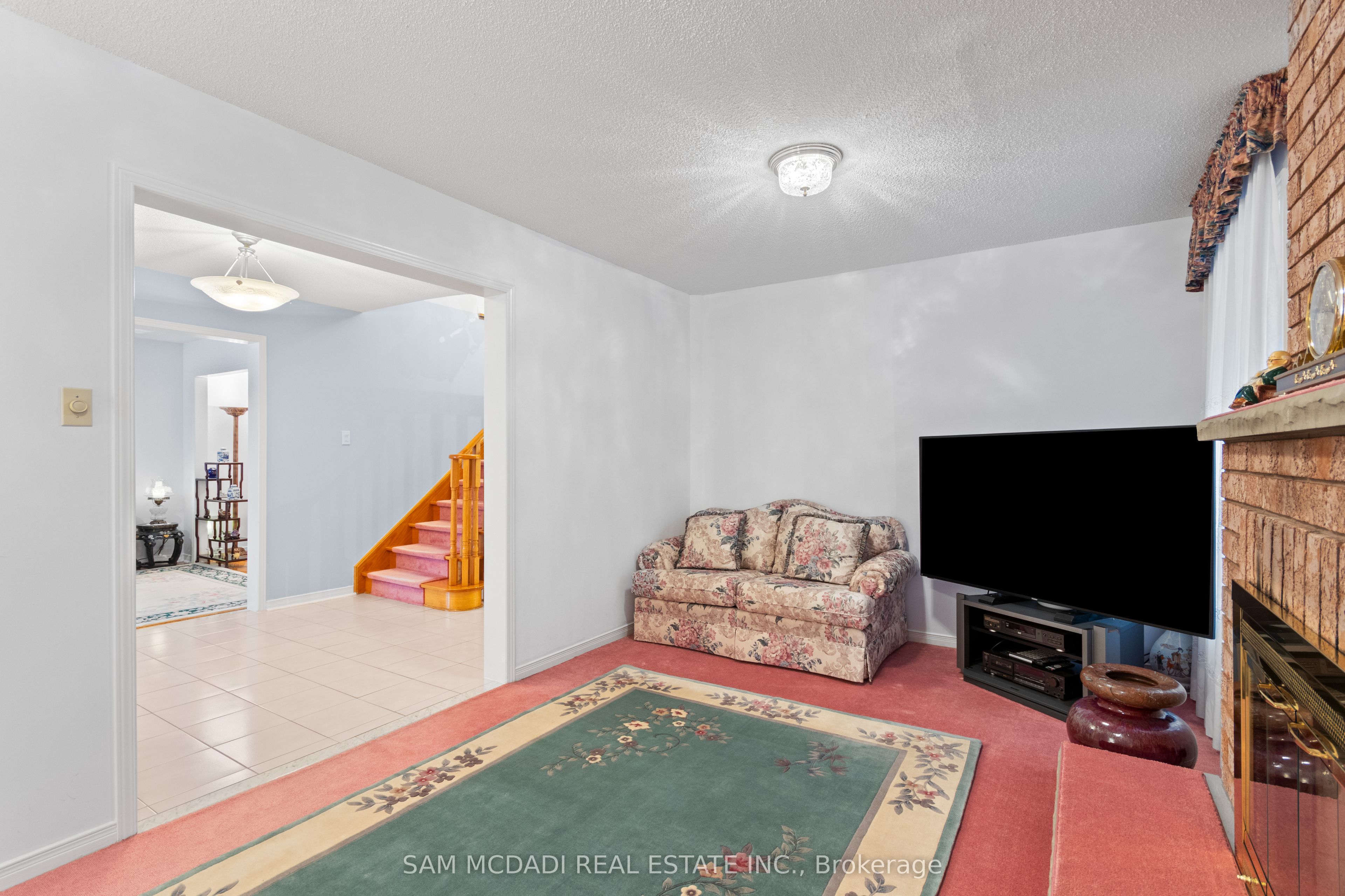 4461 Gladebrook Crescent Property Photo 3