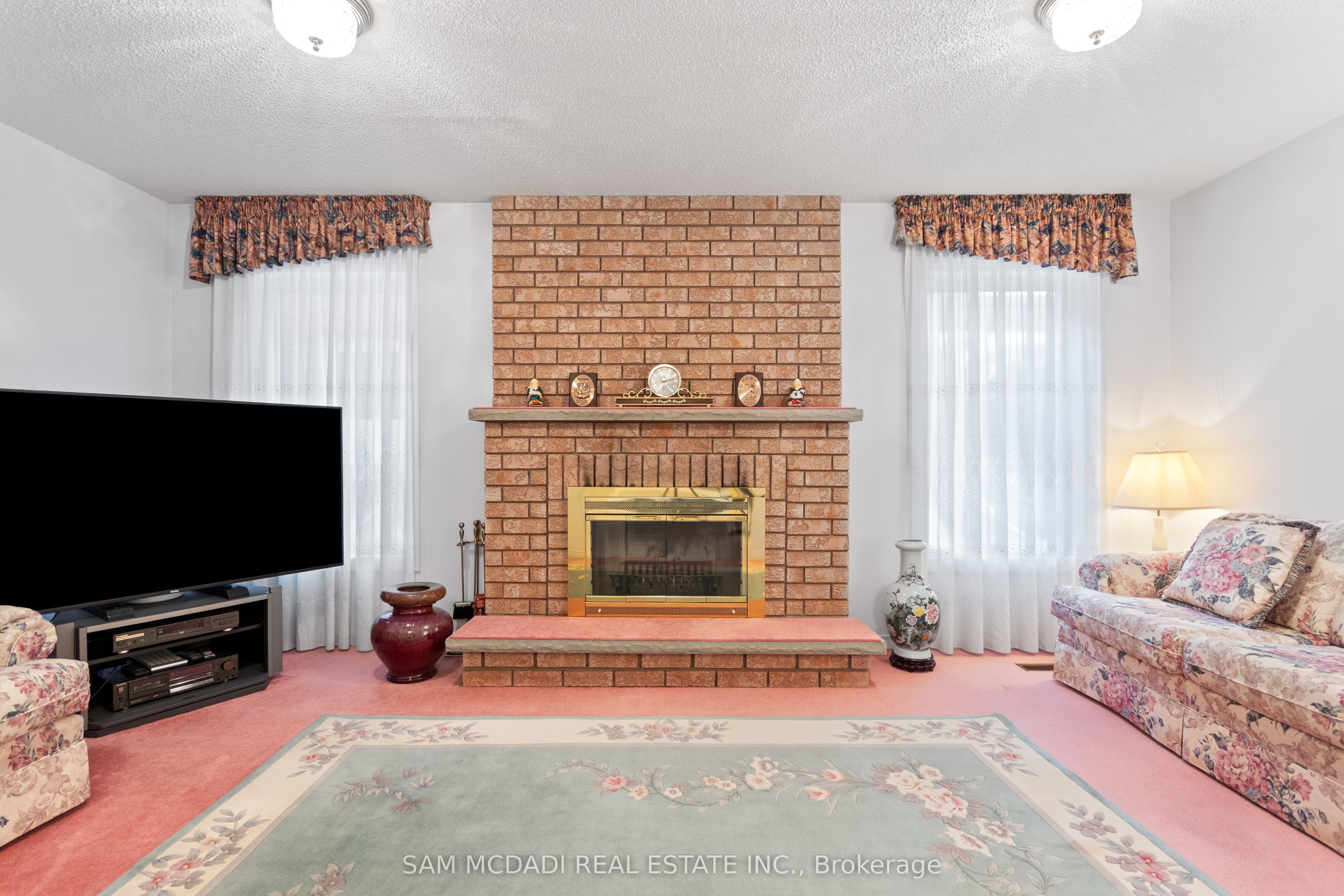 4461 Gladebrook Crescent Property Photo 4