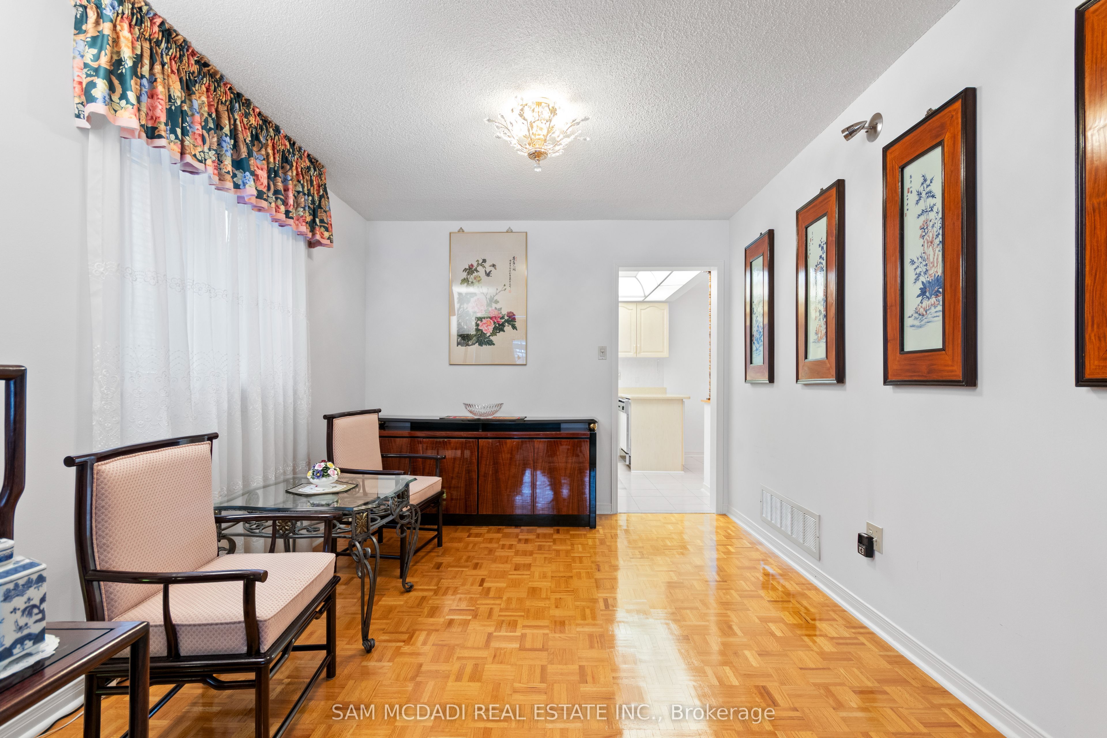 4461 Gladebrook Crescent Property Photo 6