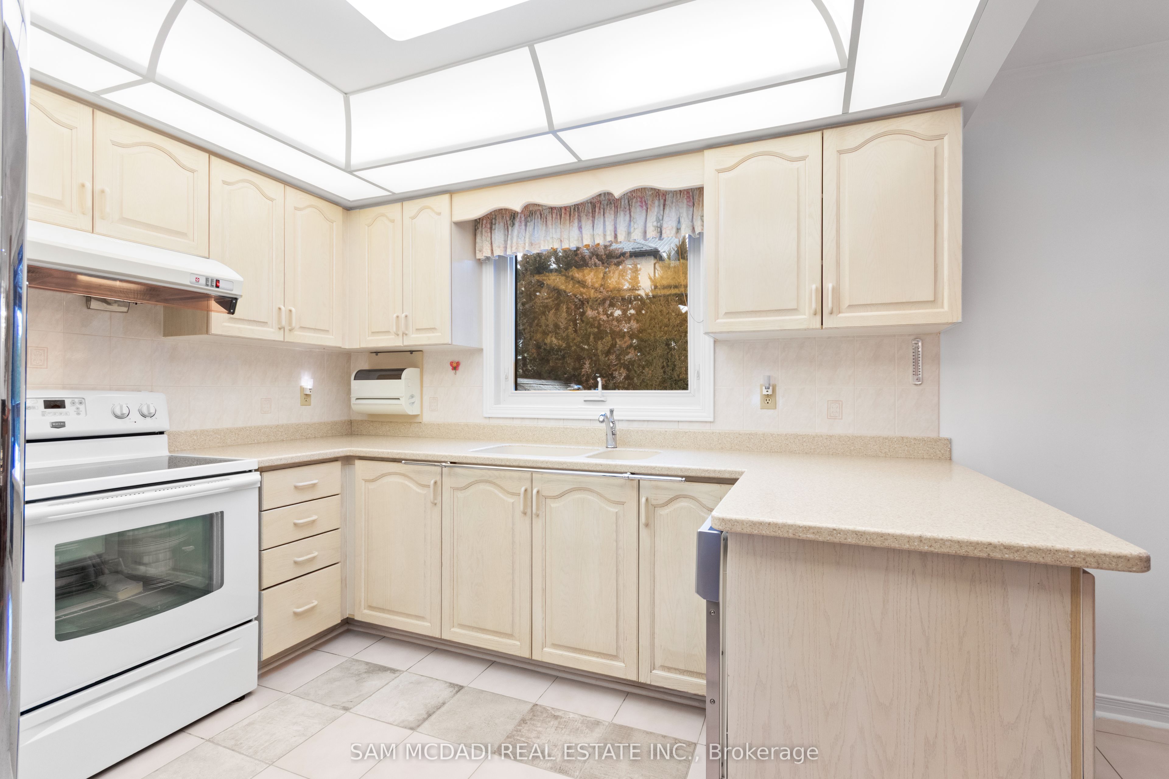 4461 Gladebrook Crescent Property Photo 9