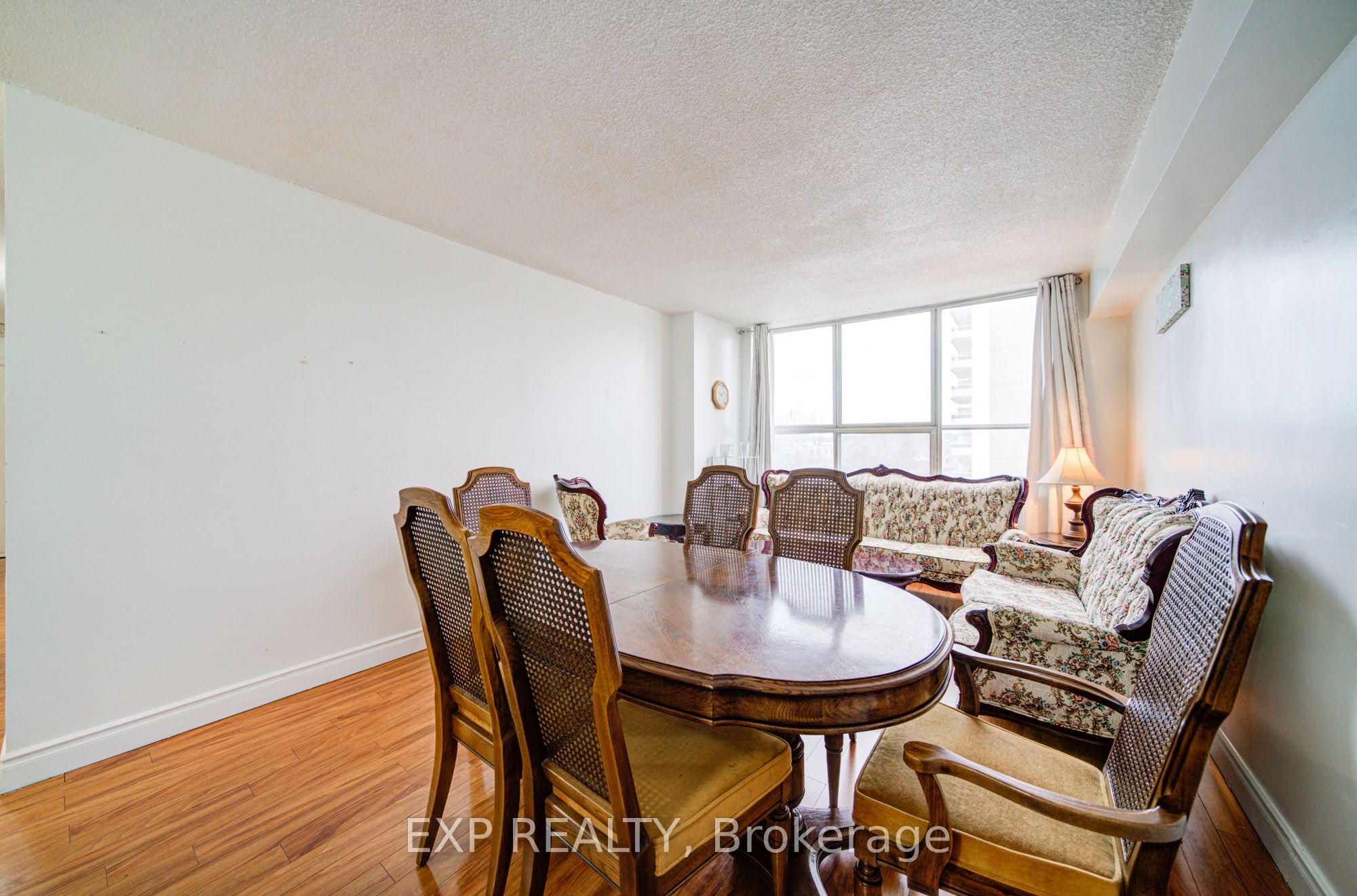50 Lotherton Pathway 402 Property Photo 6