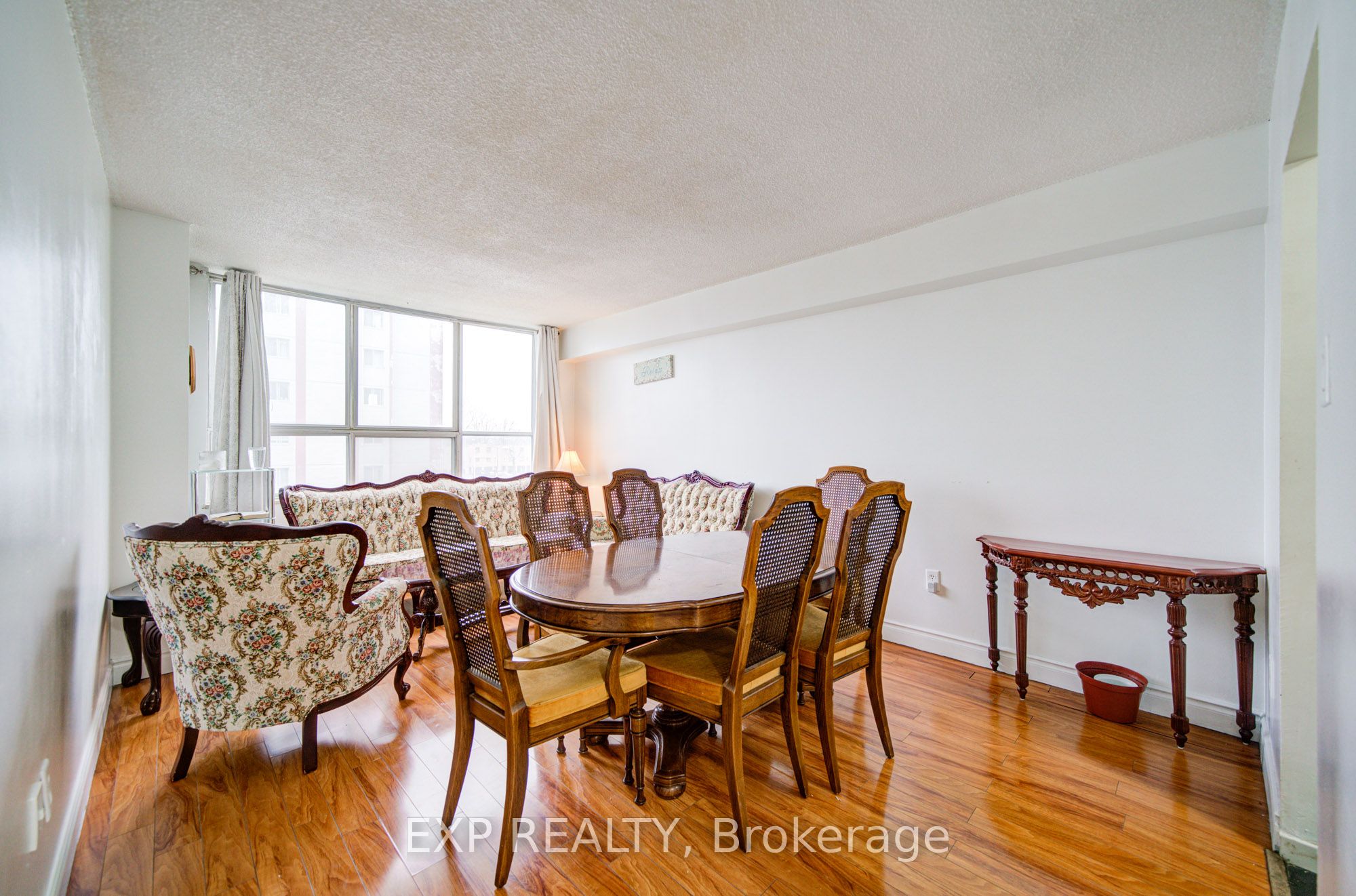 50 Lotherton Pathway 402 Property Photo 8