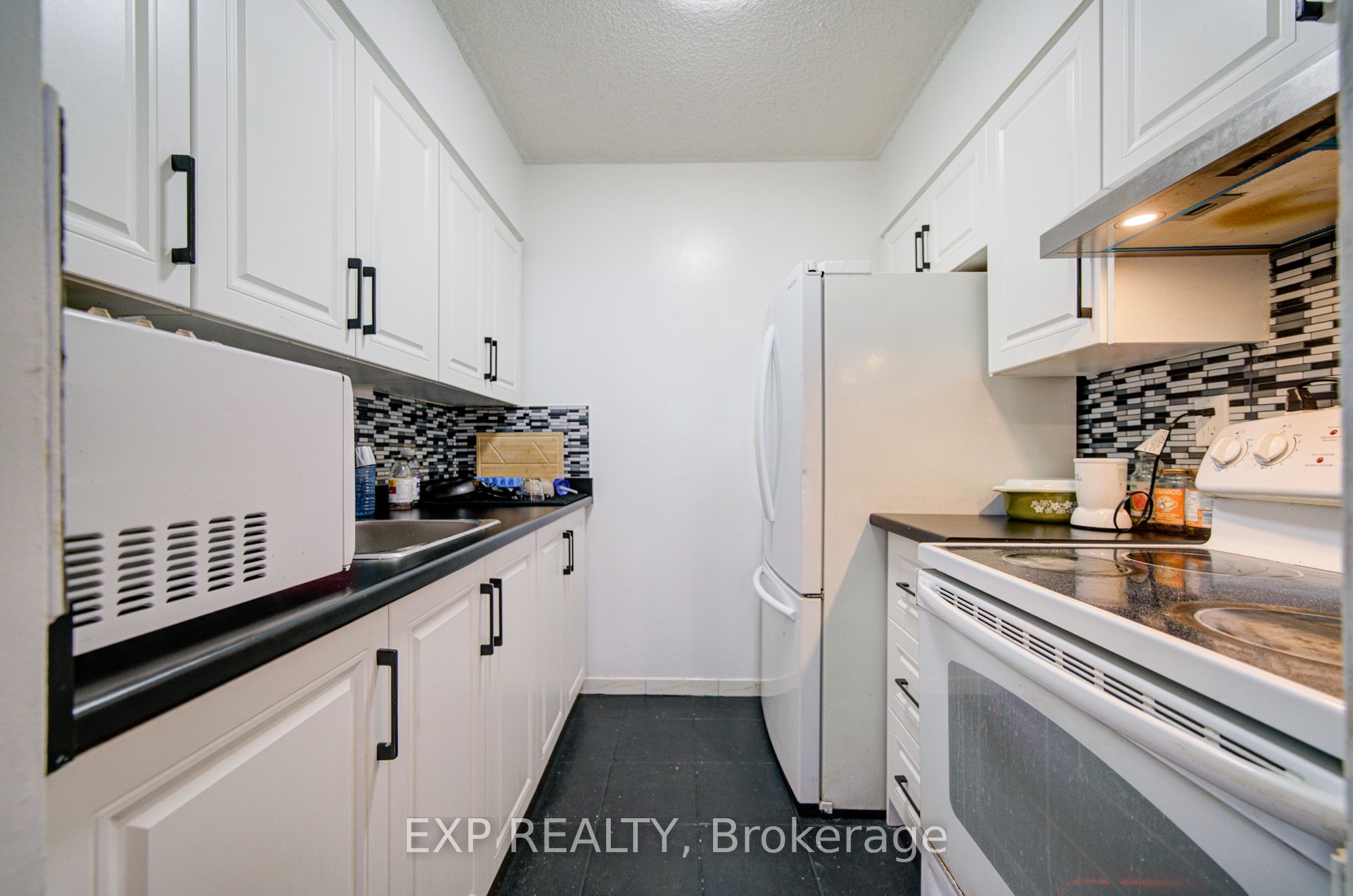 50 Lotherton Pathway 402 Property Photo 9