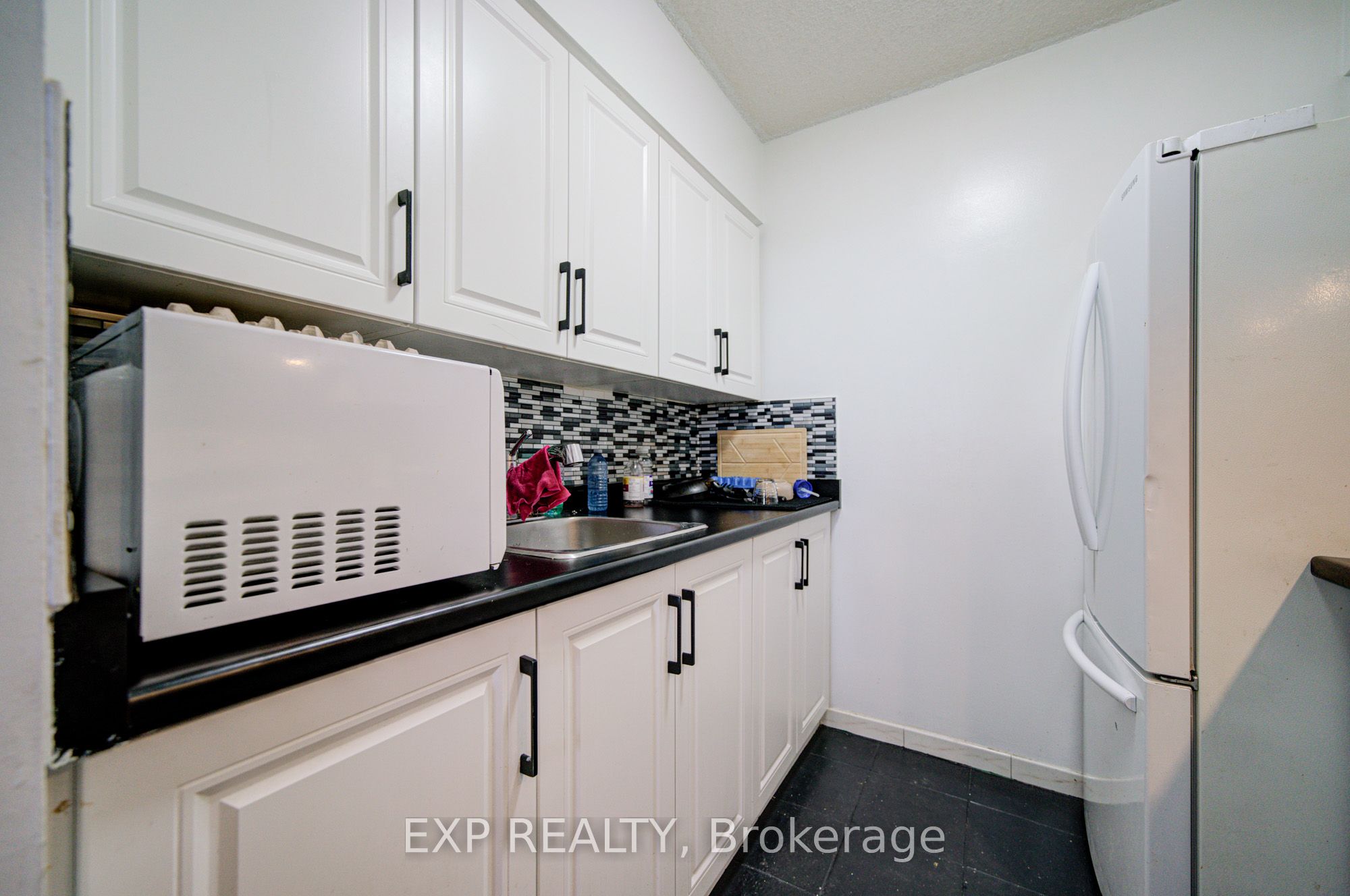 50 Lotherton Pathway 402 Property Photo 11