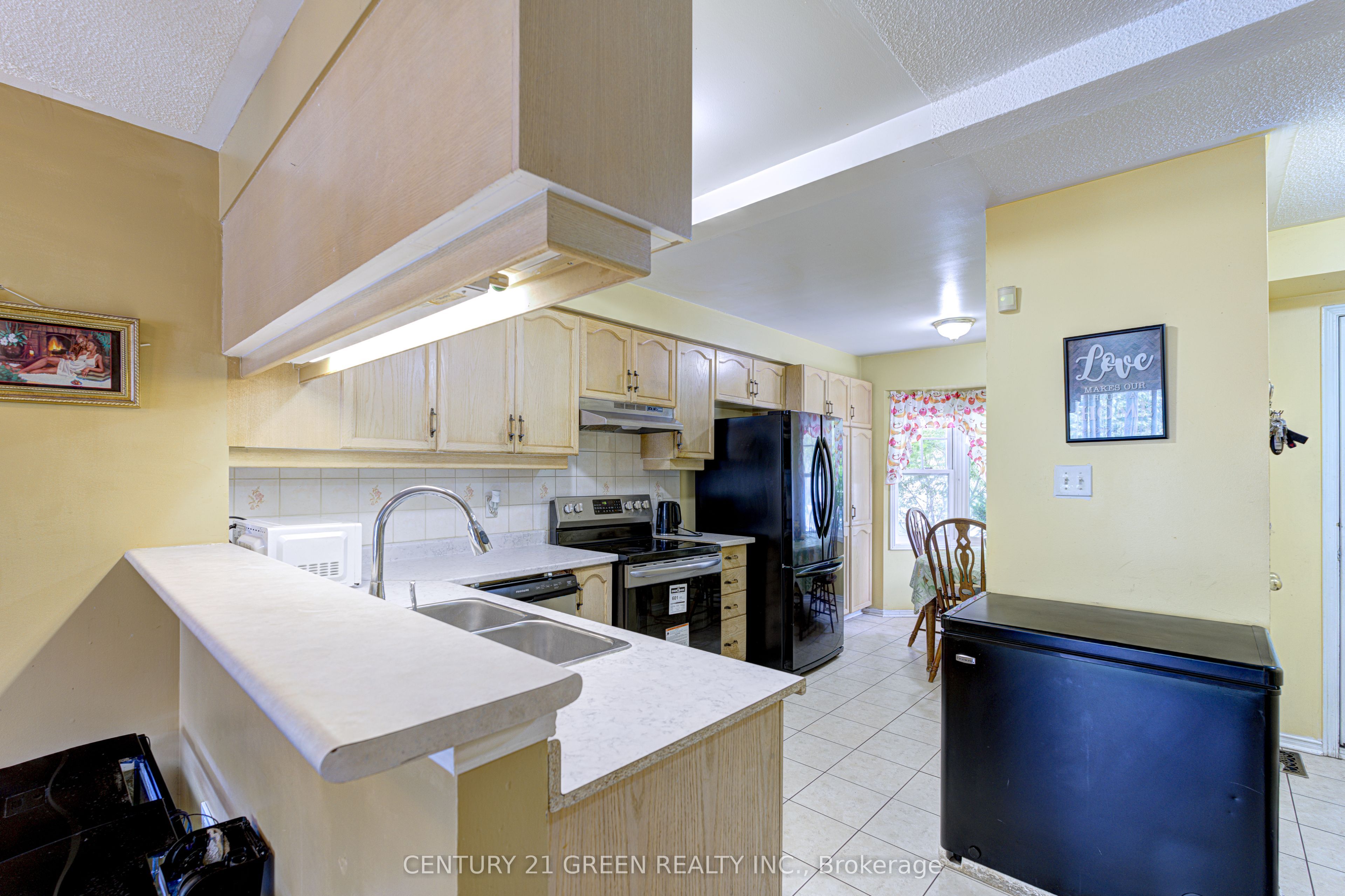 3 Desert Sand Drive Property Photo 9
