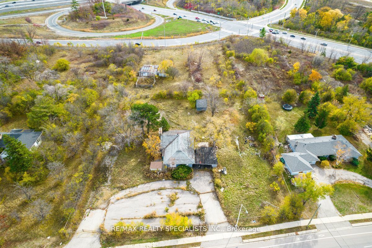 2036 Upper Middle Road E Property Photo 1