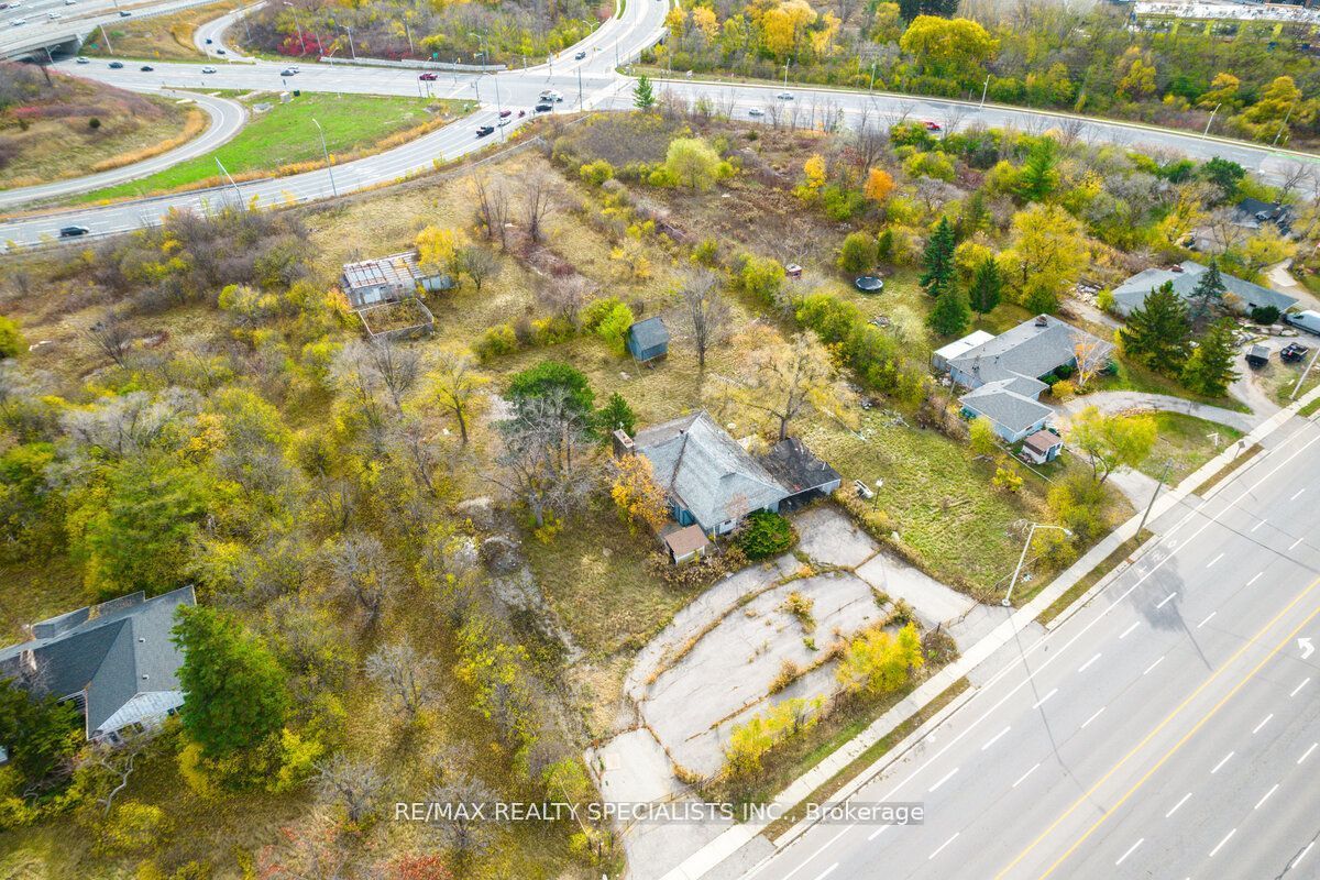 2036 Upper Middle Road E Property Photo 2