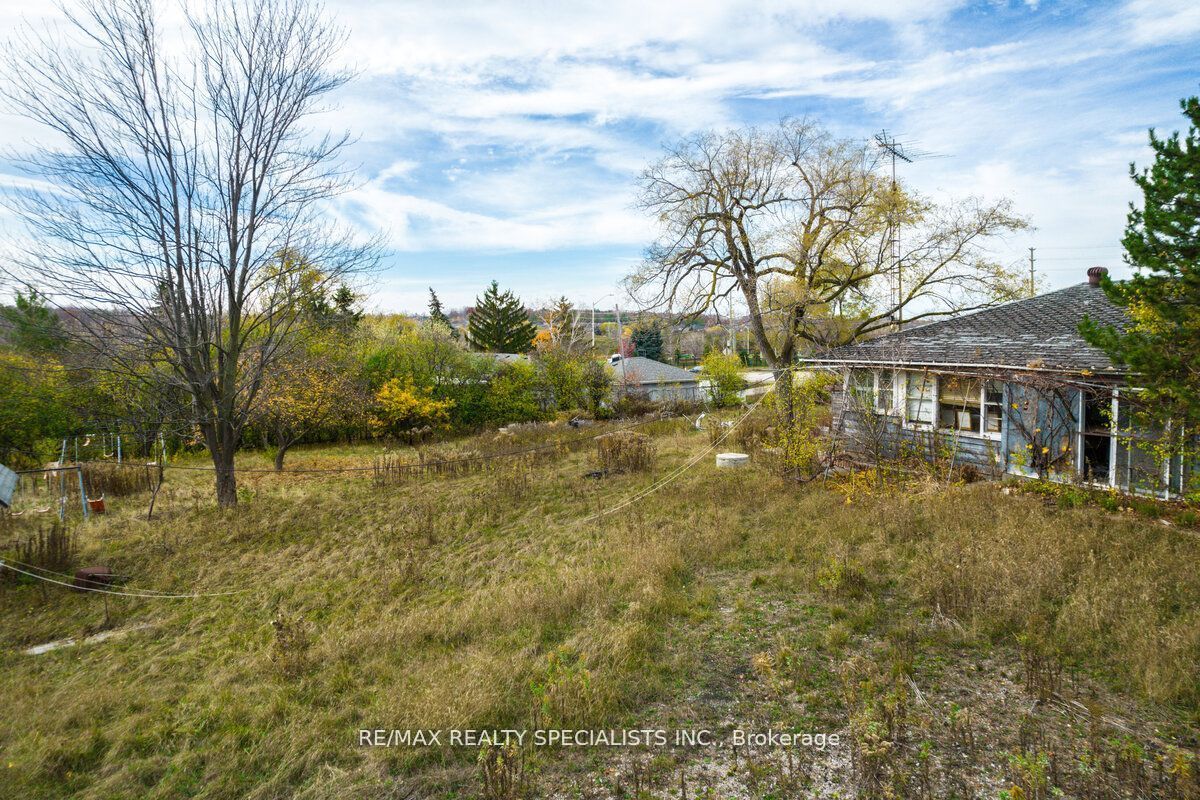 2036 Upper Middle Road E Property Photo 16