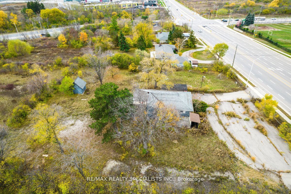 2036 Upper Middle Road E Property Photo 21