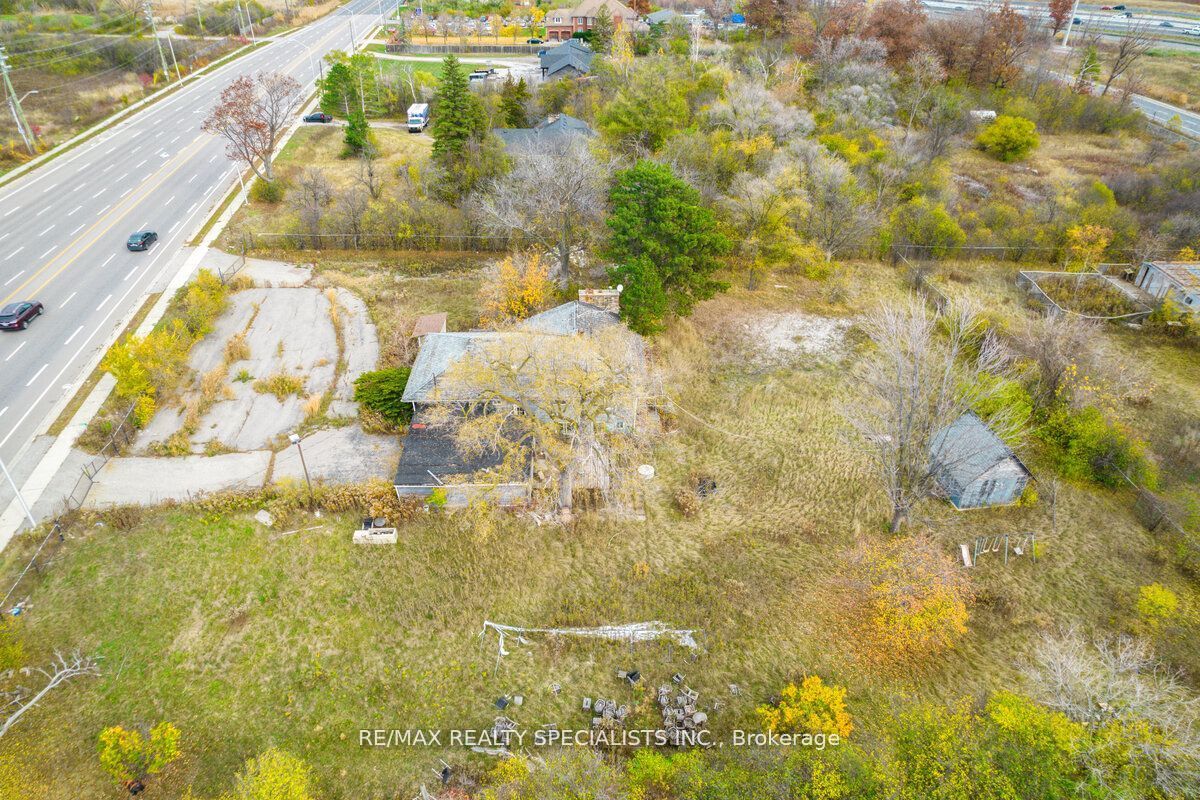 2036 Upper Middle Road E Property Photo 22