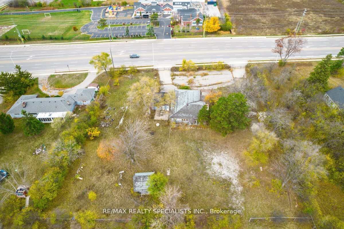 2036 Upper Middle Road E Property Photo 23