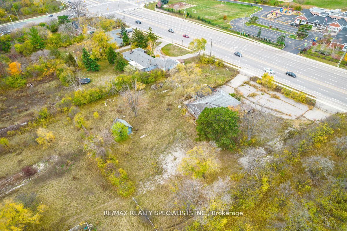 2036 Upper Middle Road E Property Photo 24