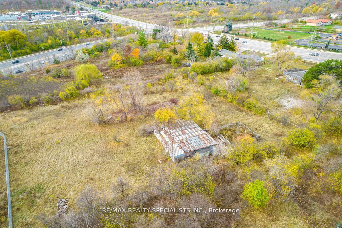 2036 Upper Middle Road E Property Photo 28