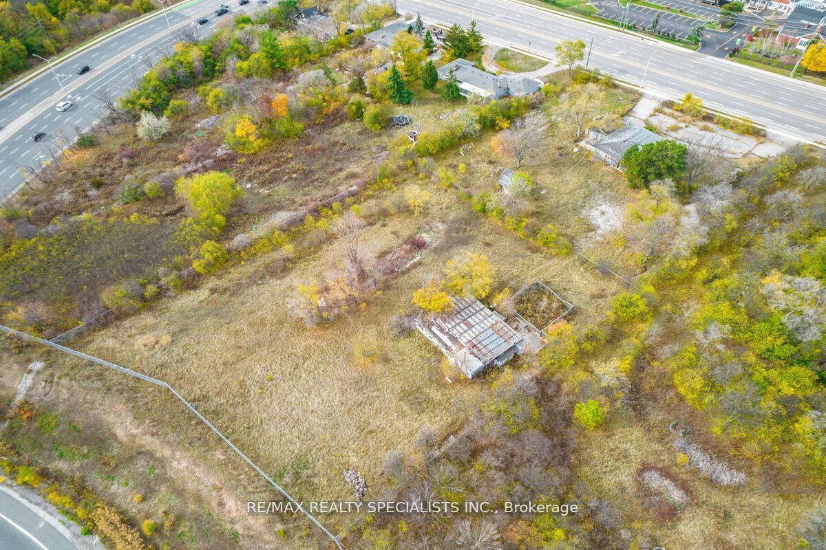 2036 Upper Middle Road E Property Photo 32