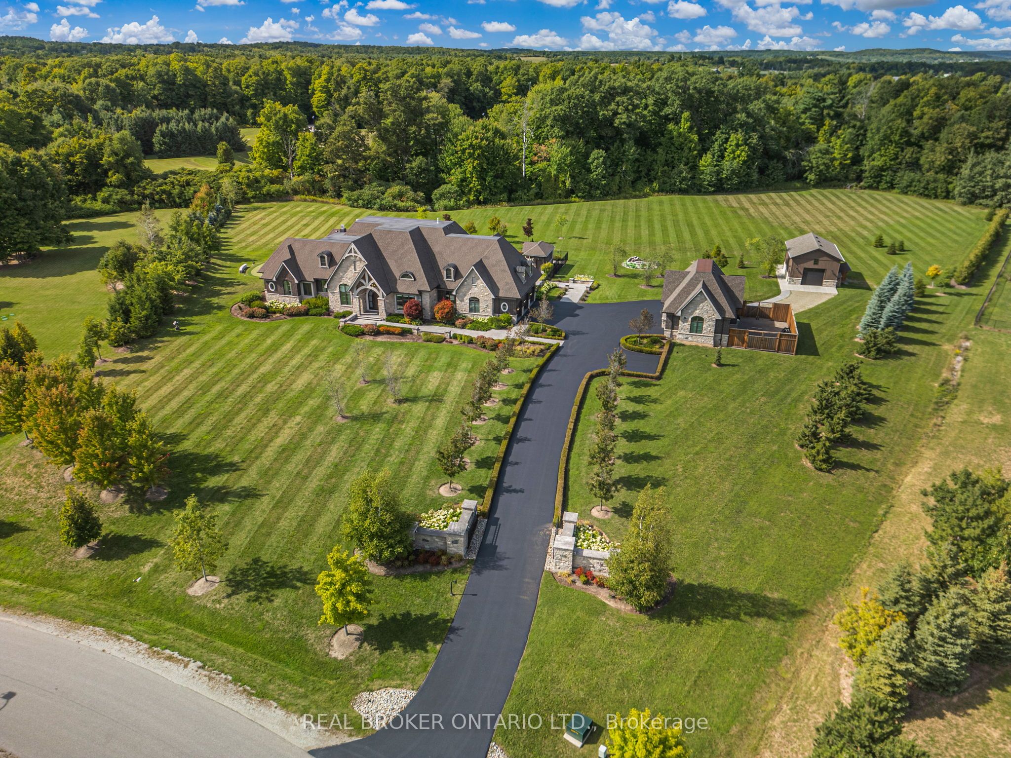 26 Autumn Circle Property Photo 2