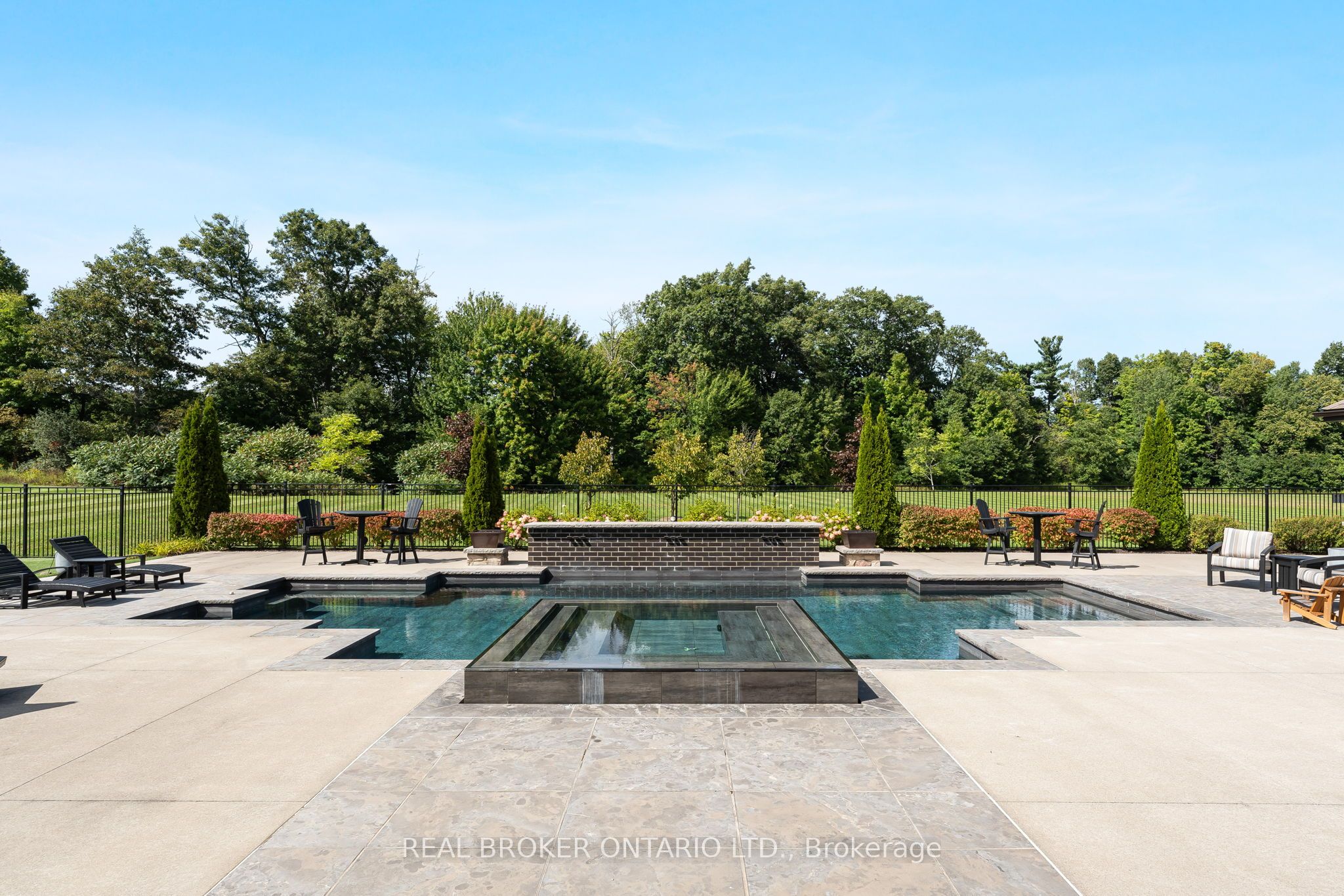 26 Autumn Circle Property Photo 4